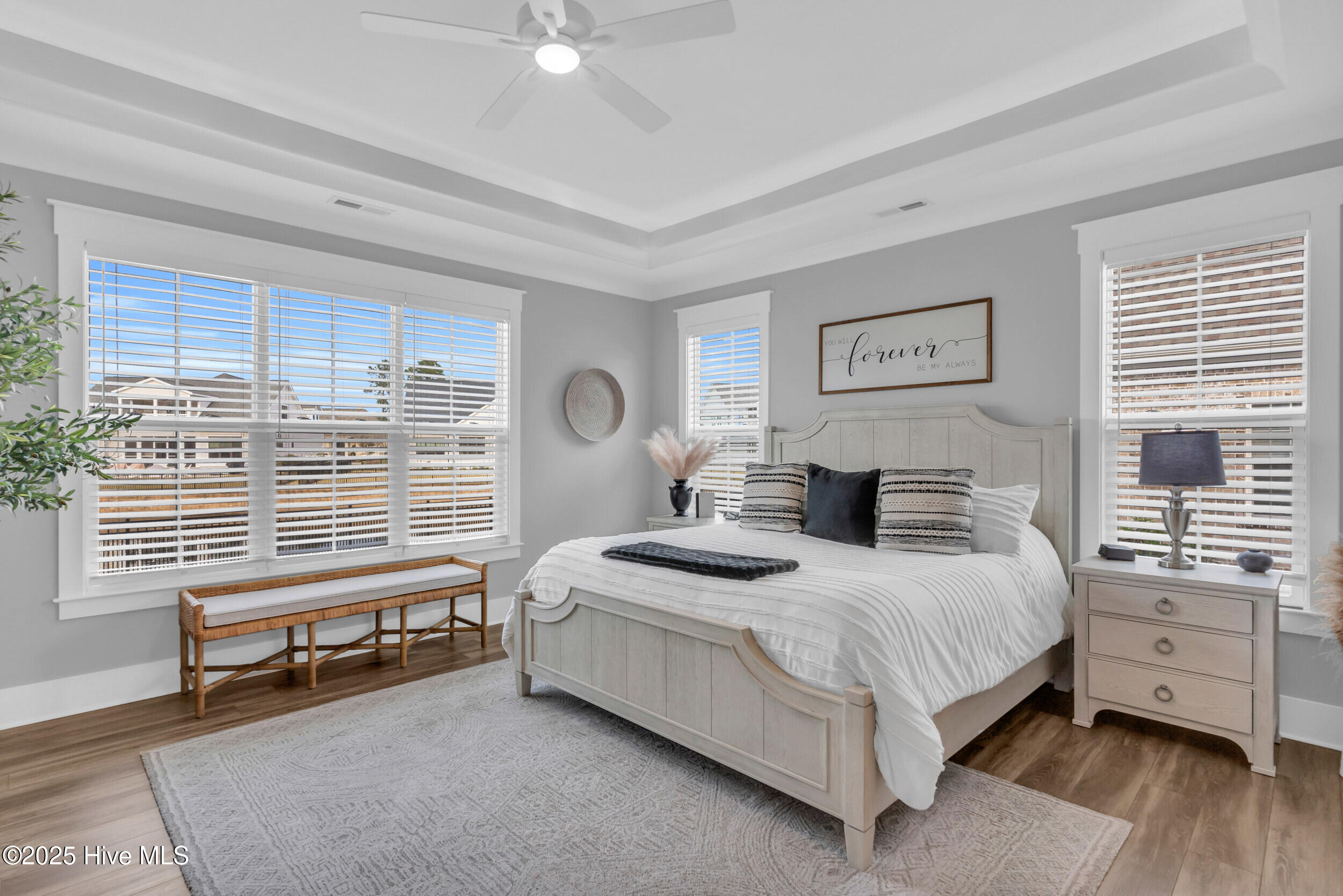 100543142 | Photo 23