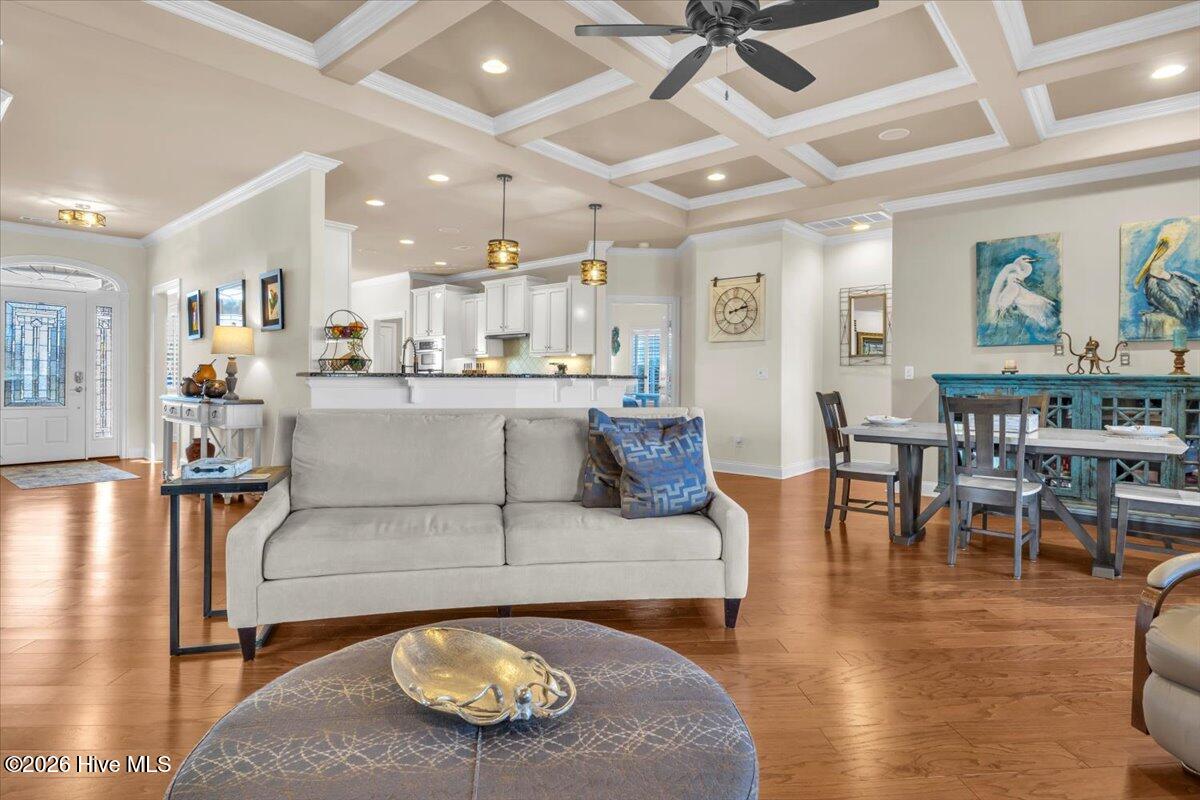 100553917 | Photo 14