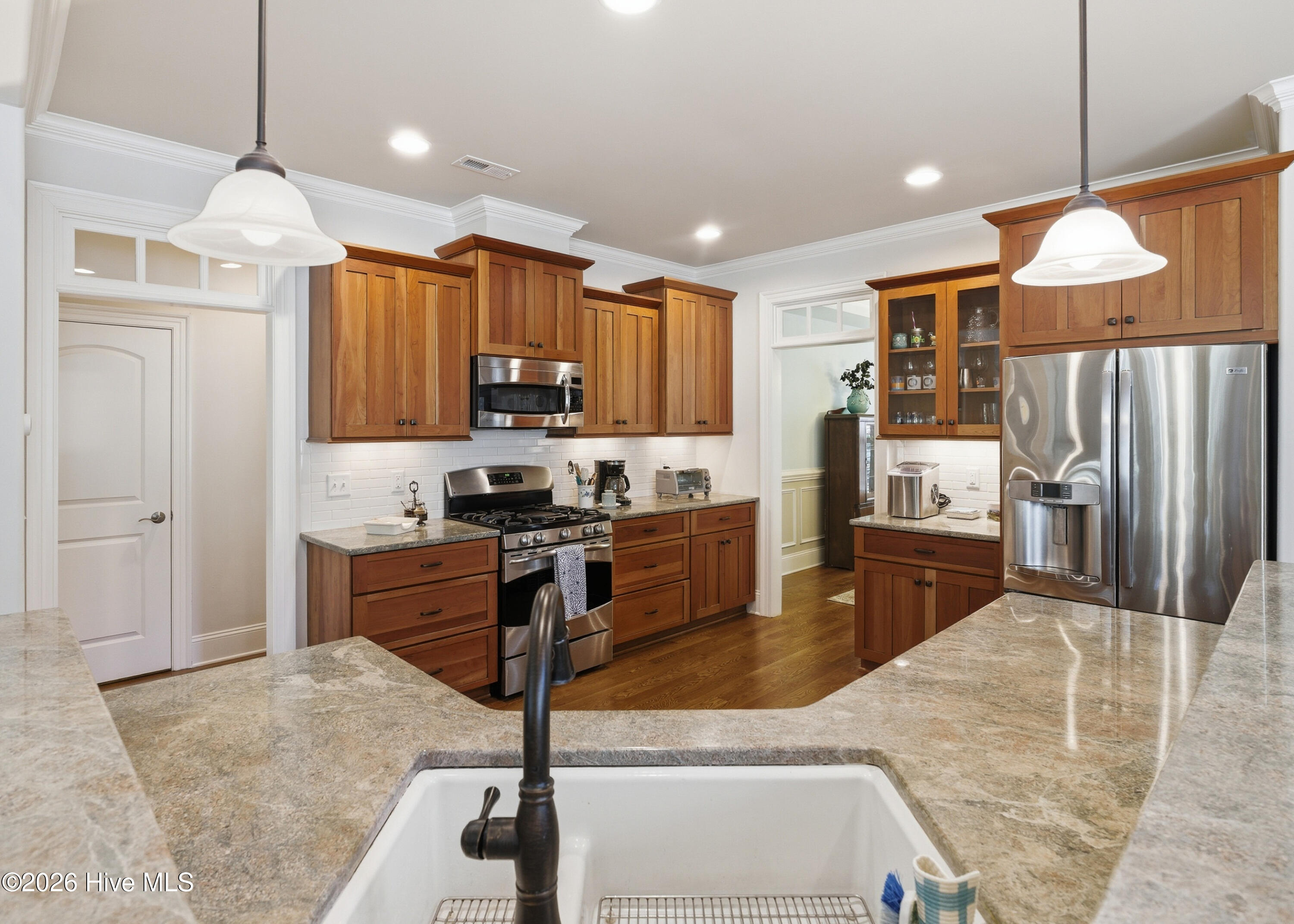 100569454 | Photo 22