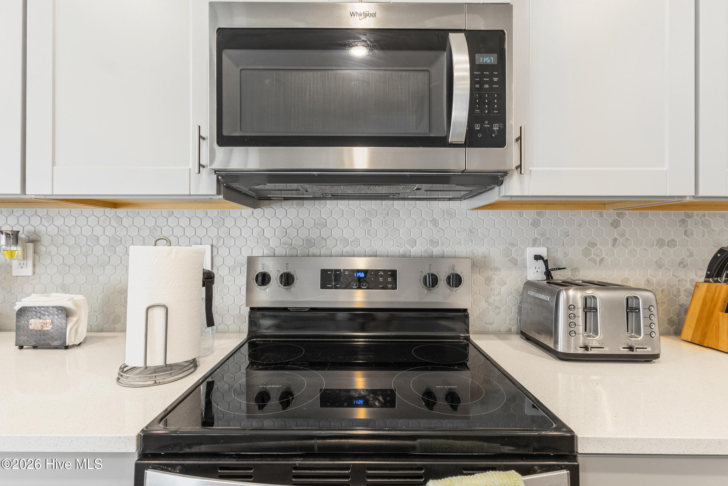 100568412 | Photo 12