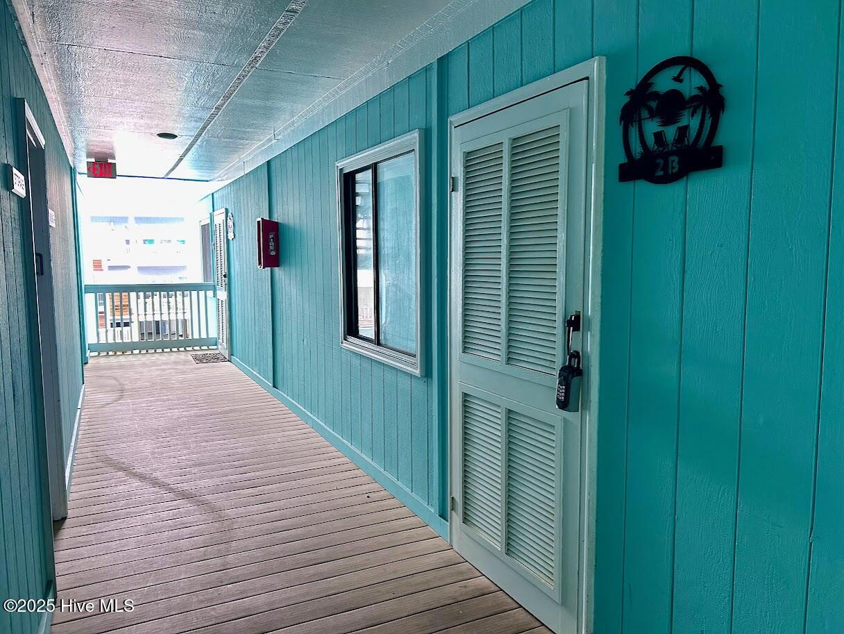 918 CB Ave N 2B door