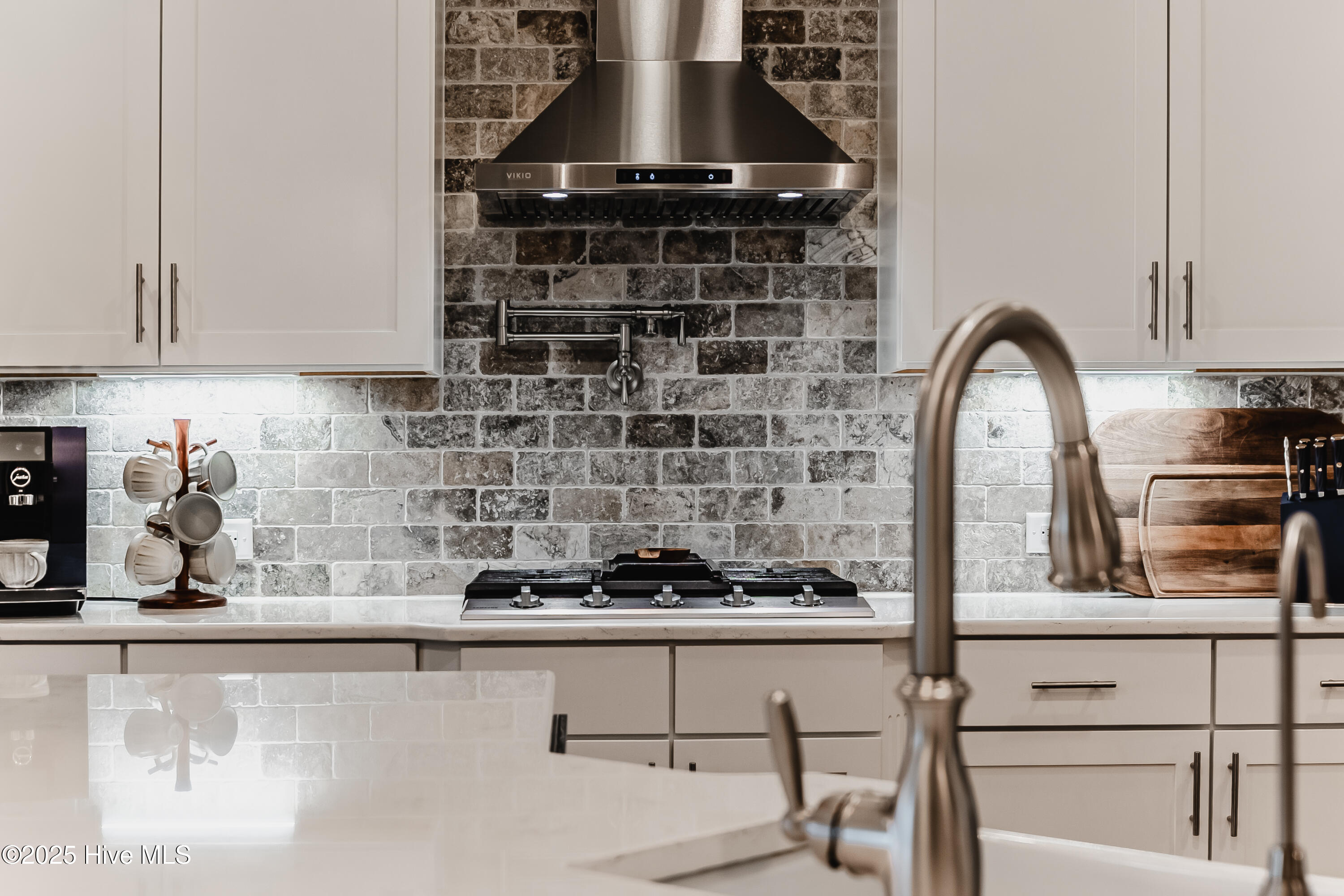 100523933 | Photo 19