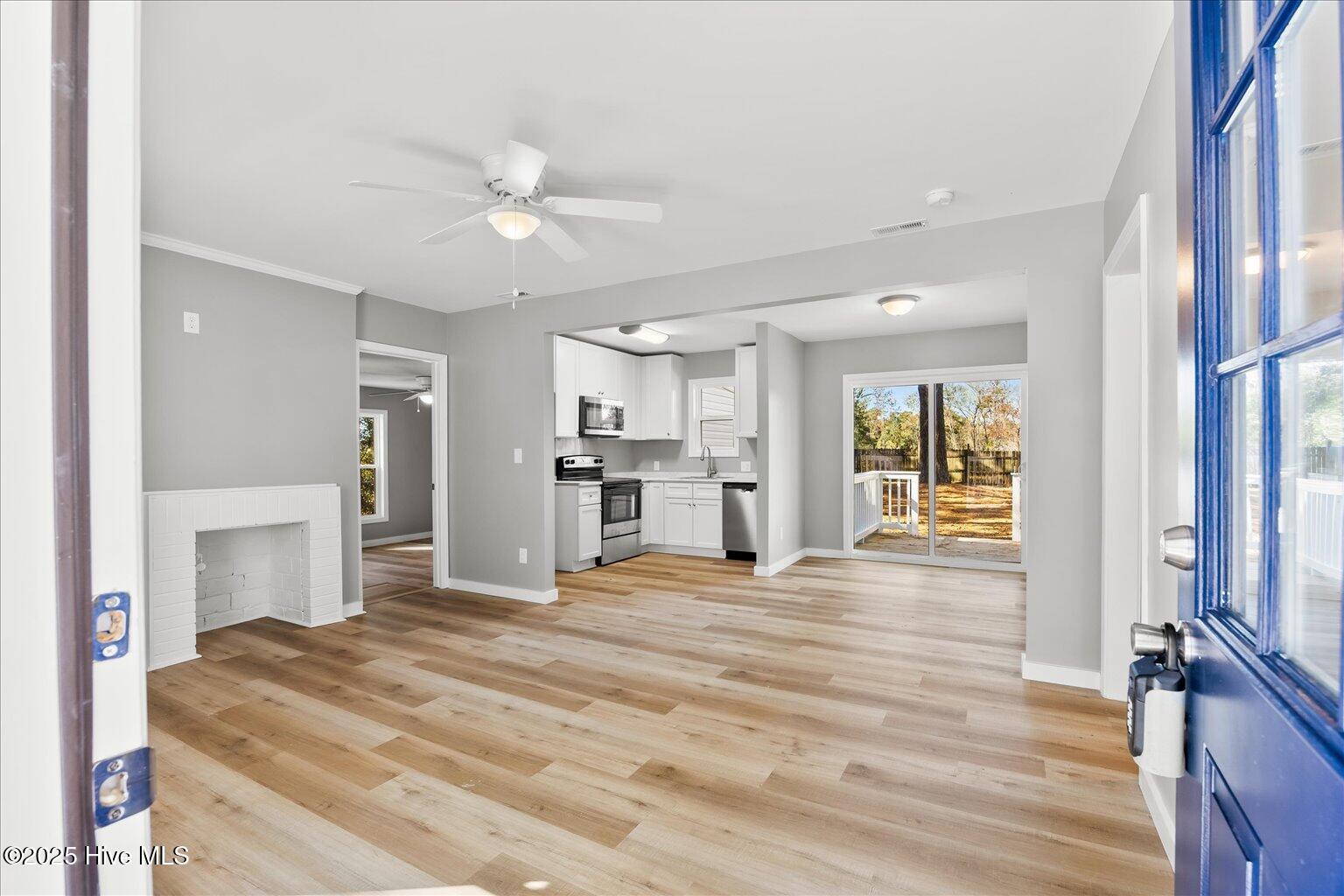 312 Sherwood Road, Jacksonville, NC 28540 – photo 2: 13-IMG_1905