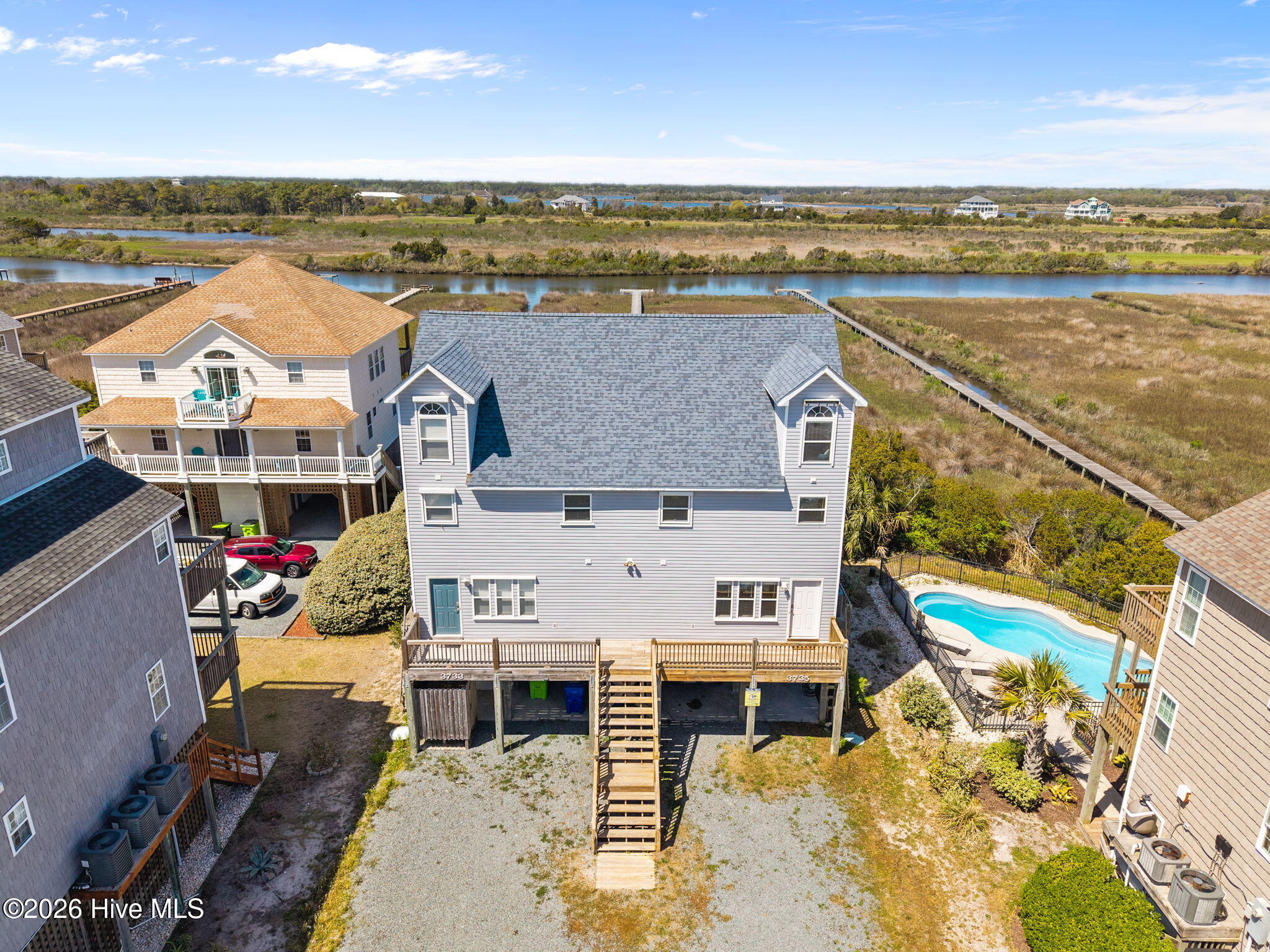 100564989 | Photo 45