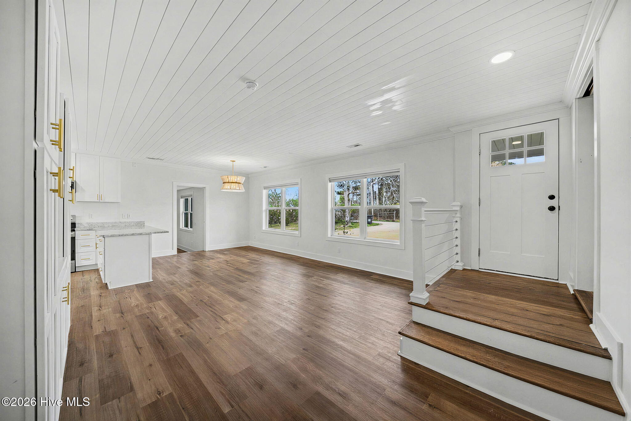 100563489 | Photo 47