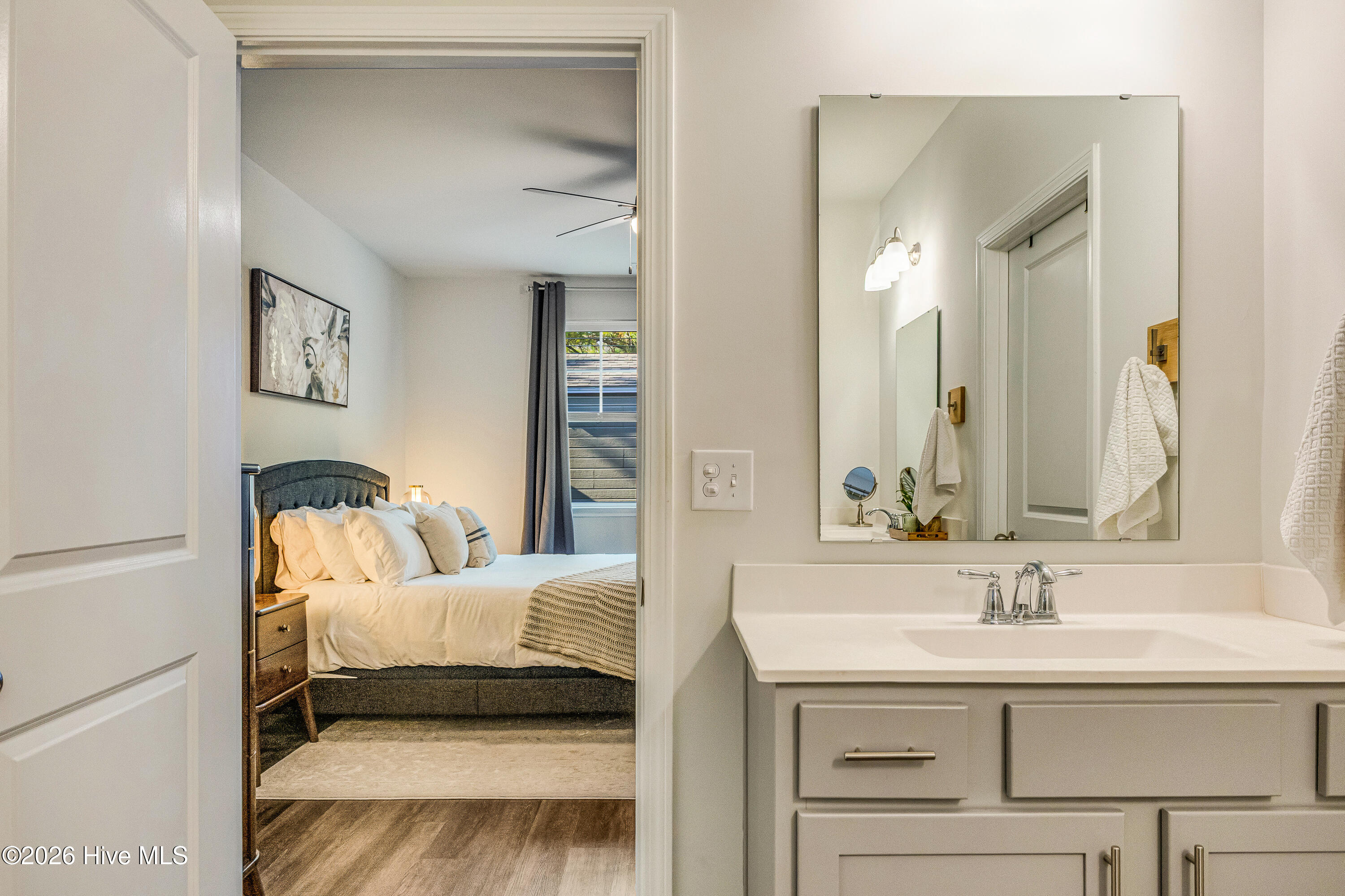 100549305 | Photo 22