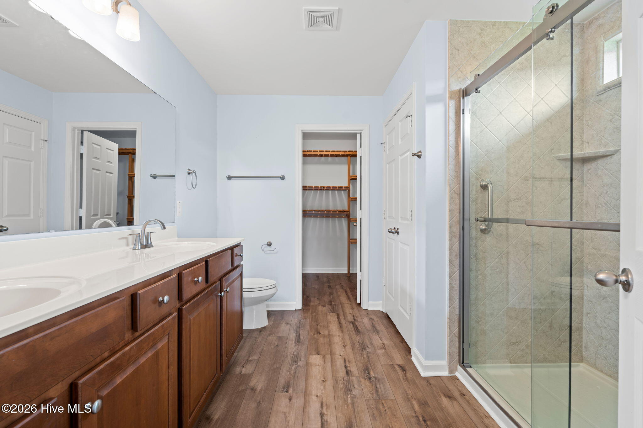 100565577 | Photo 19