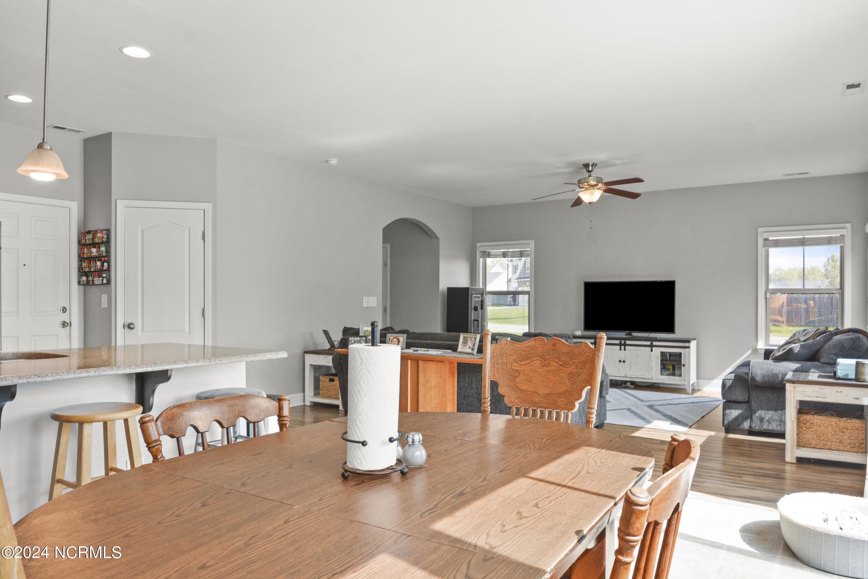 100566117 | Photo 18