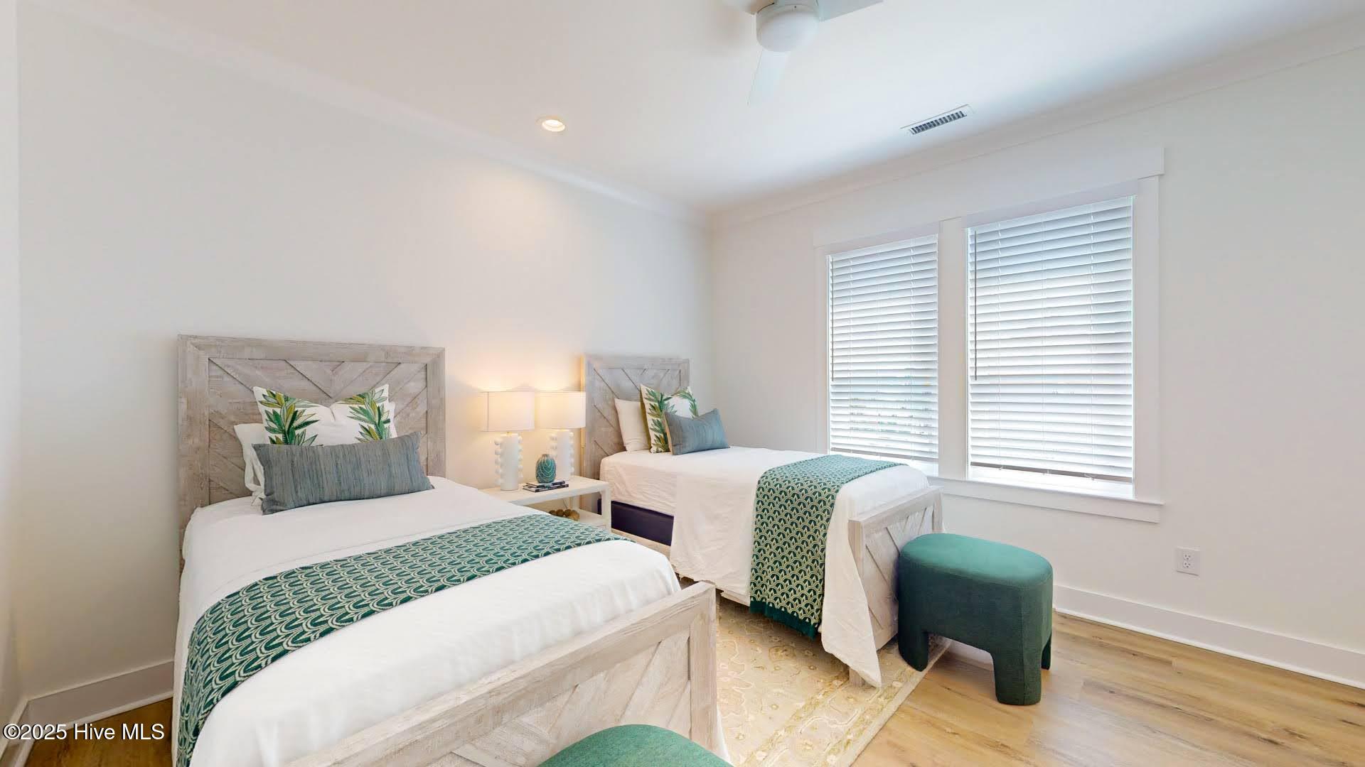 100560716 | Photo 65