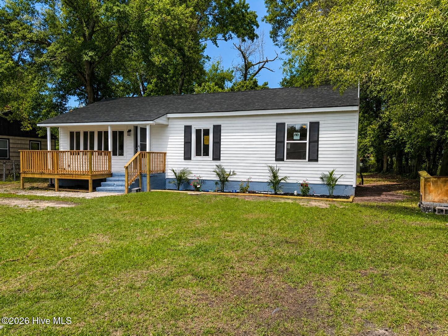 32_bright_suburban_home_with_lush_yard