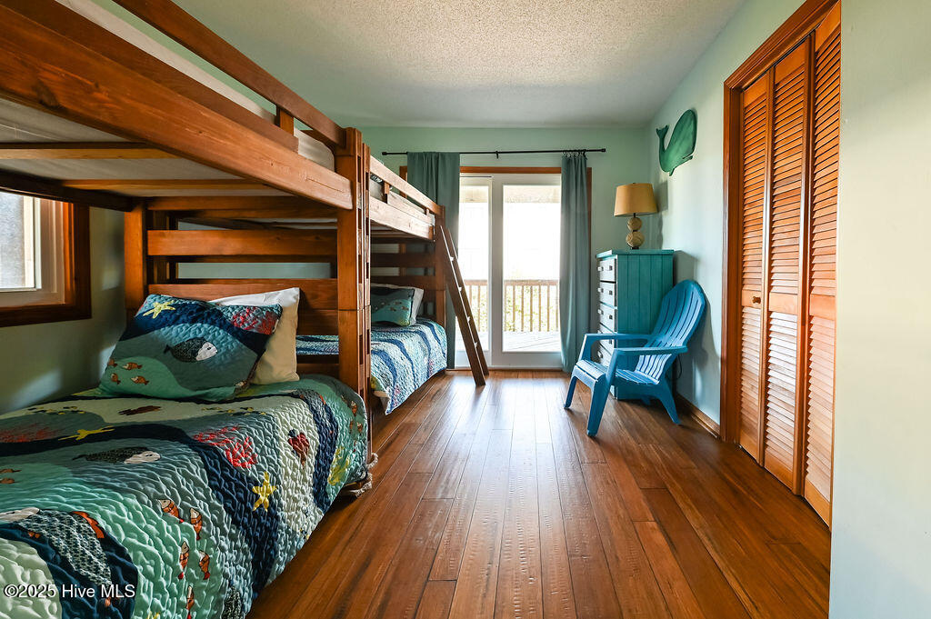 Bunk room w deck access