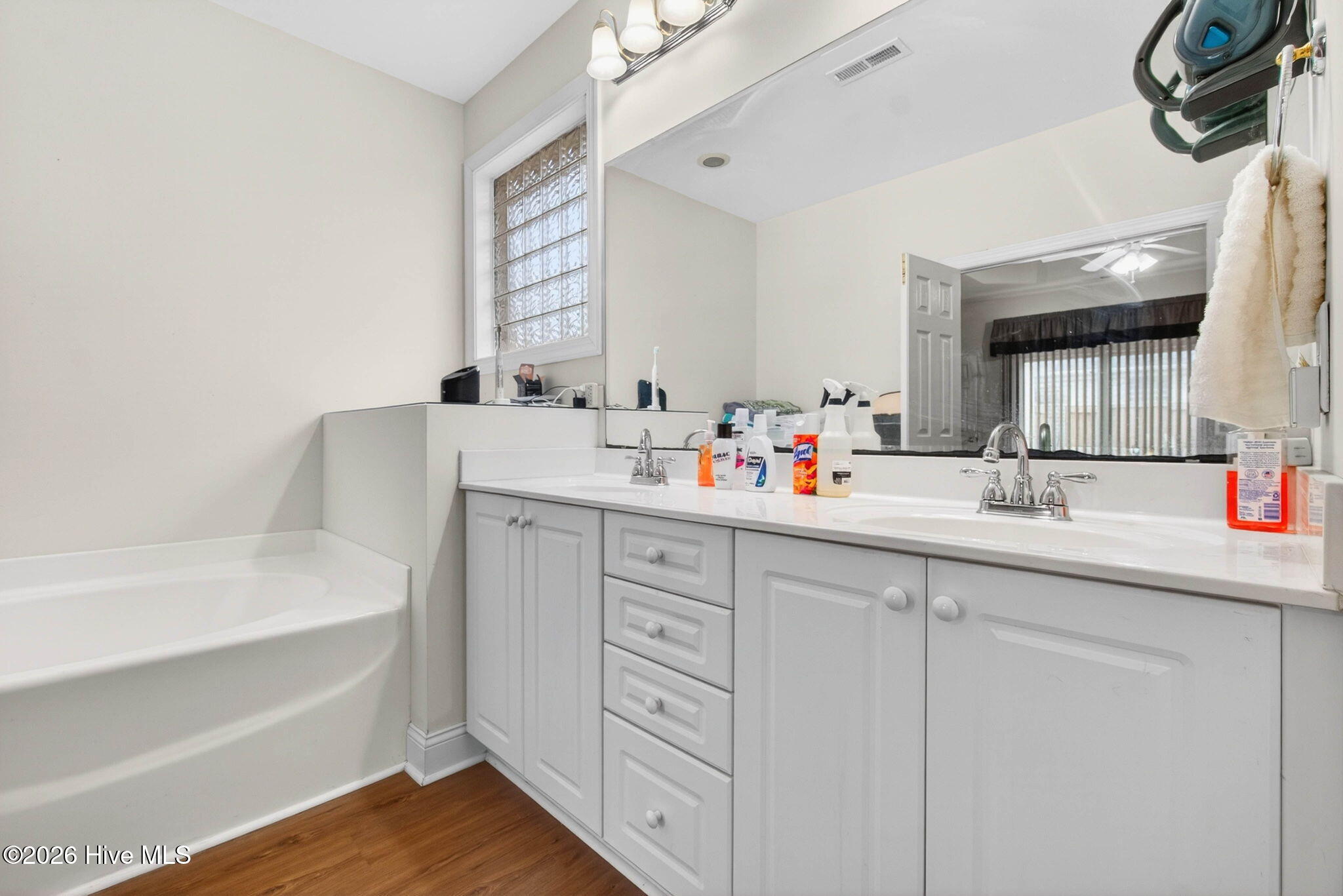 100556001 | Photo 13