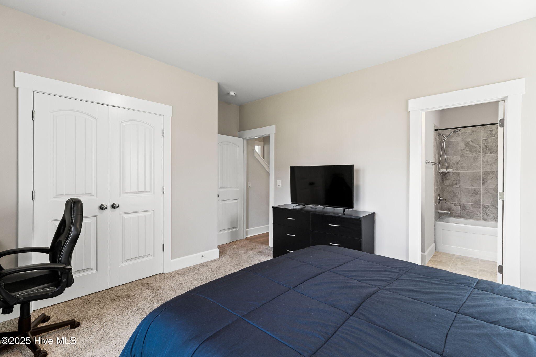 100547304 | Photo 23