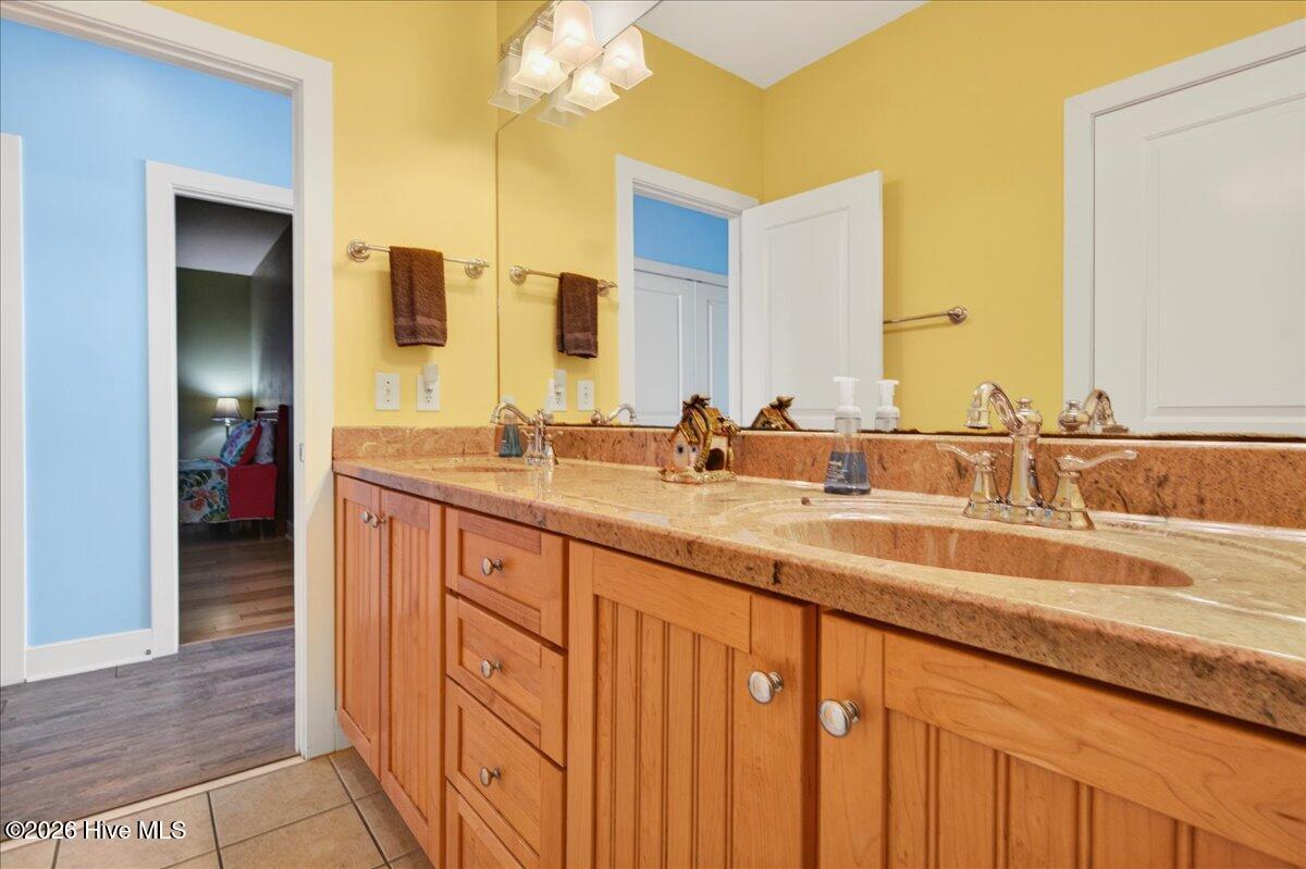 100549293 | Photo 65