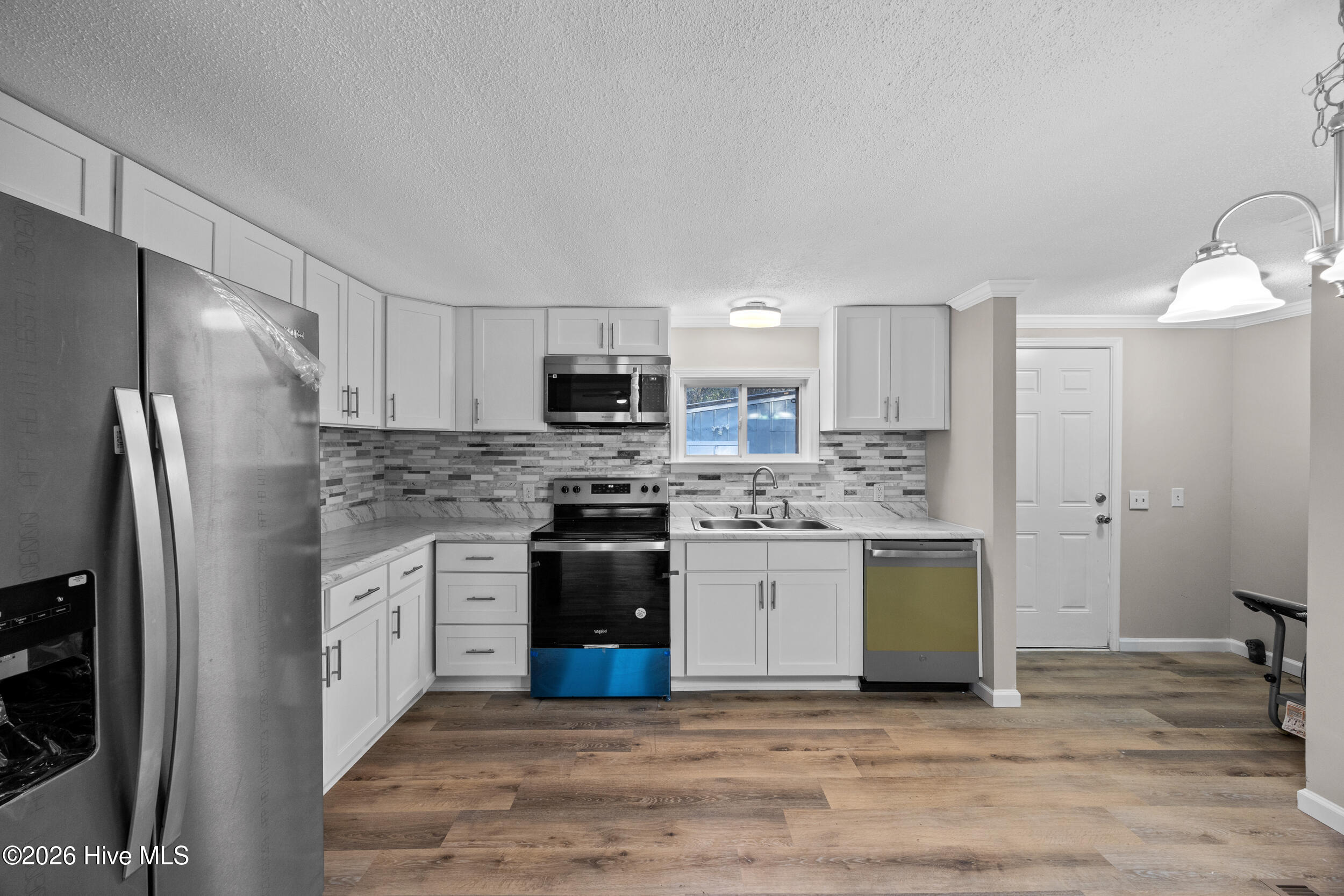 100553341 | Photo 15