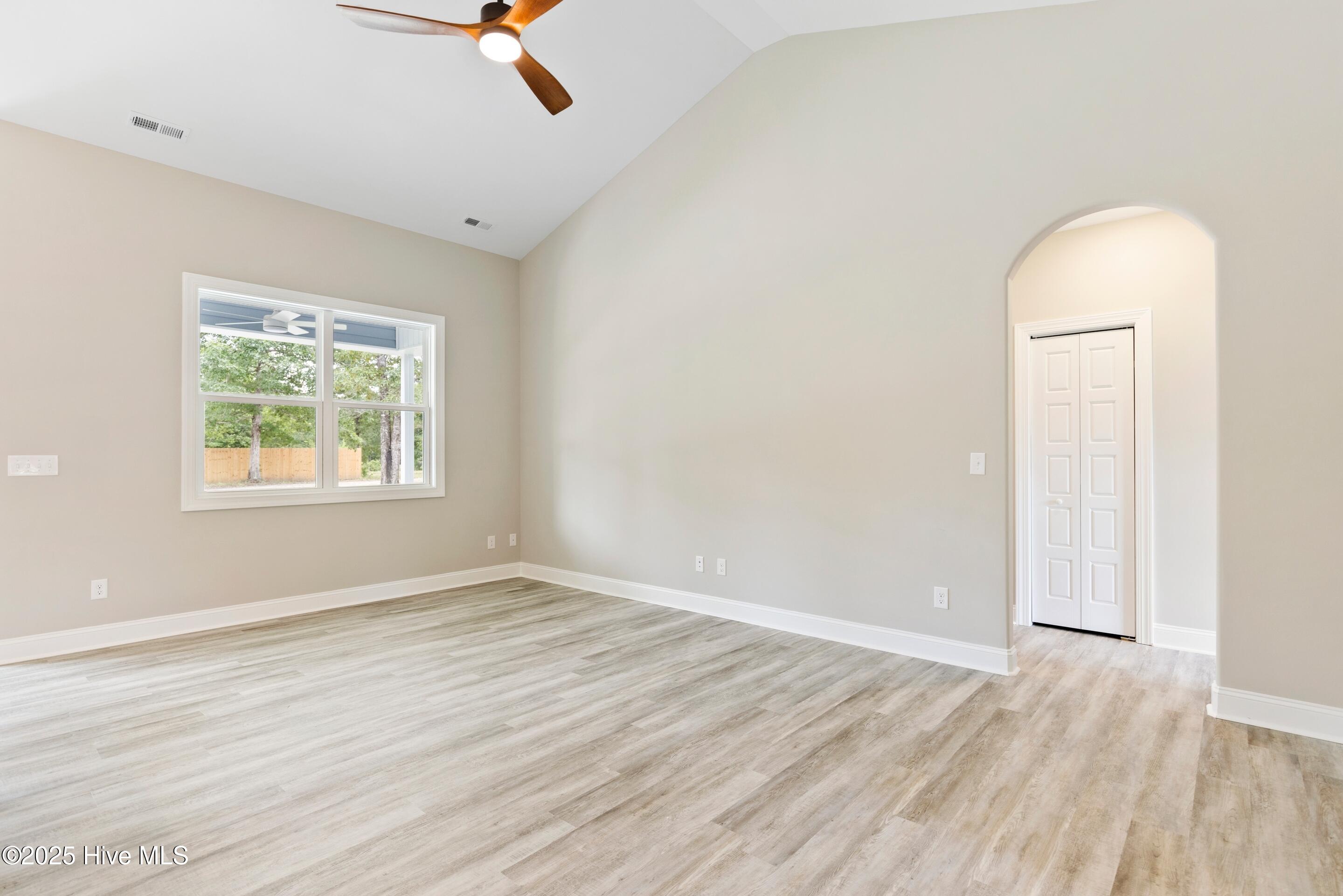 100524111 | Photo 12