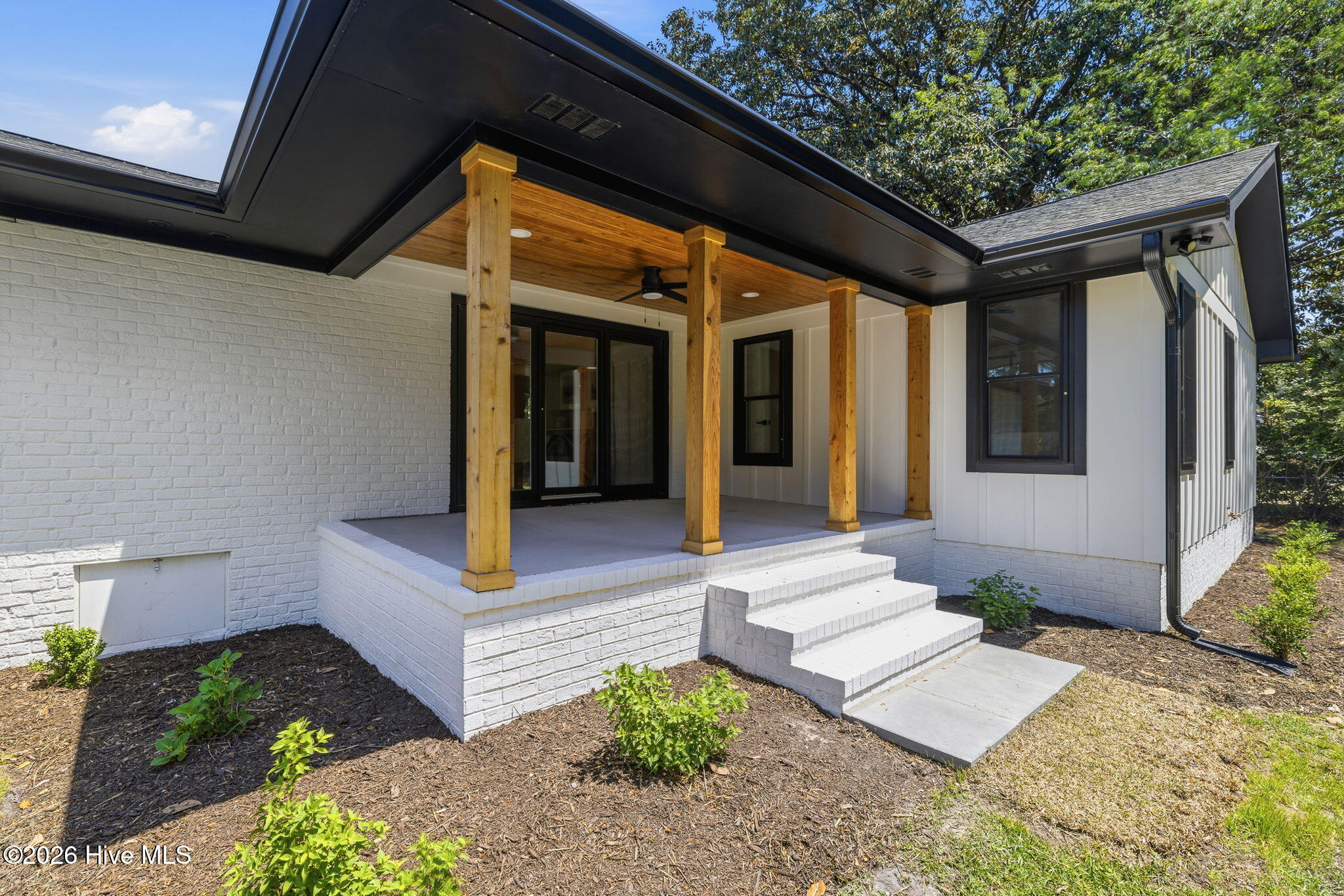 100569769 | Photo 59