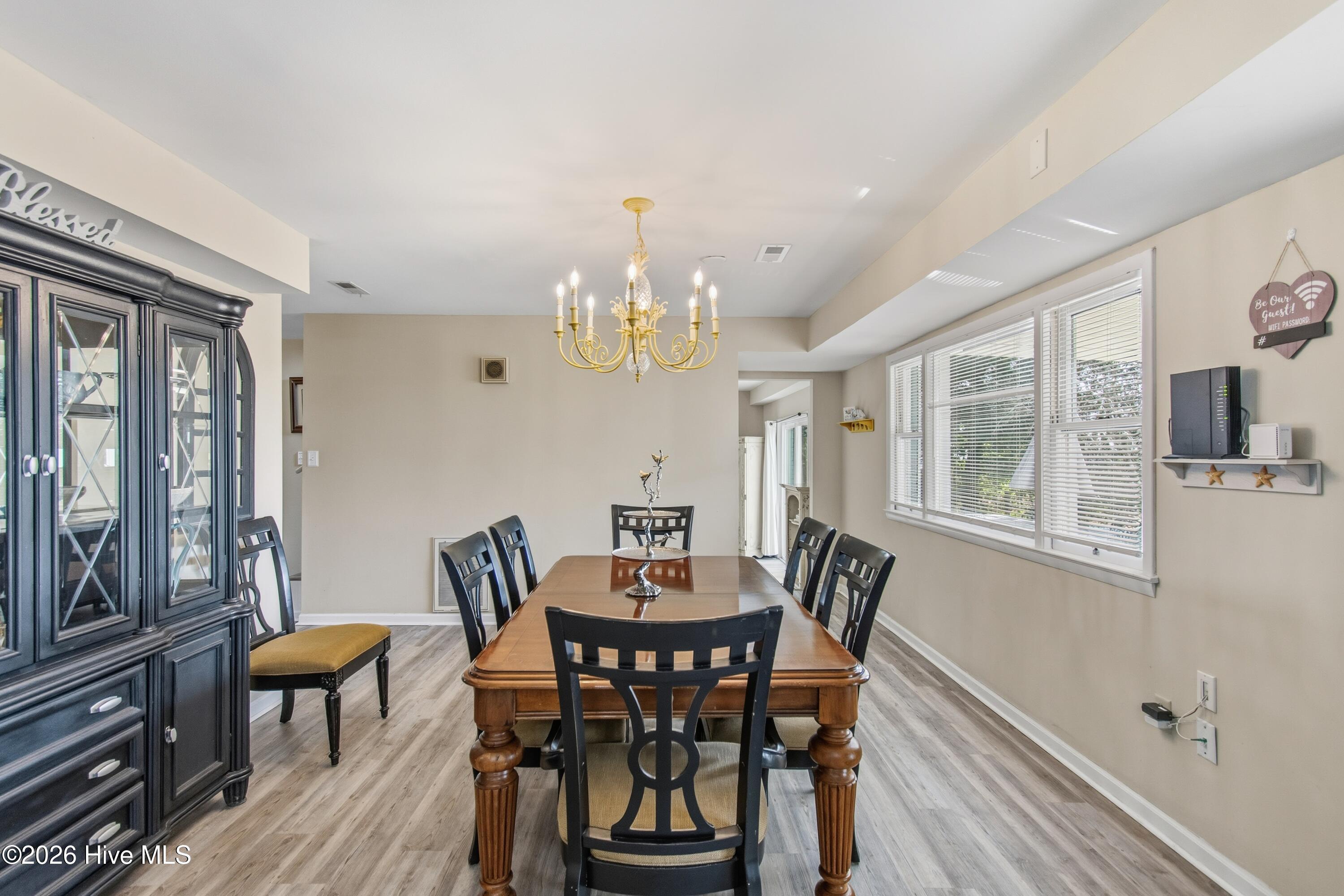 100549205 | Photo 14