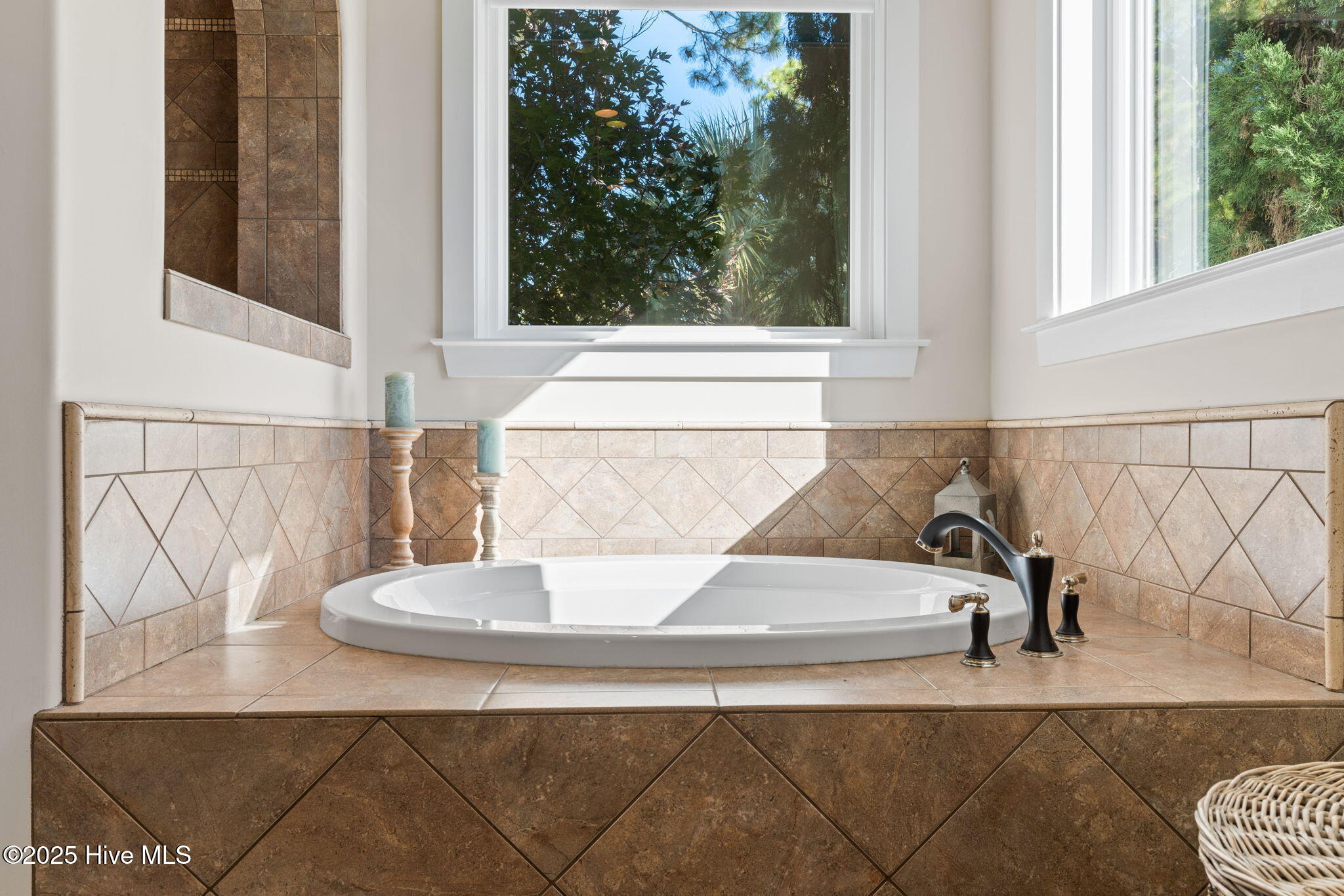 100540302 | Photo 38