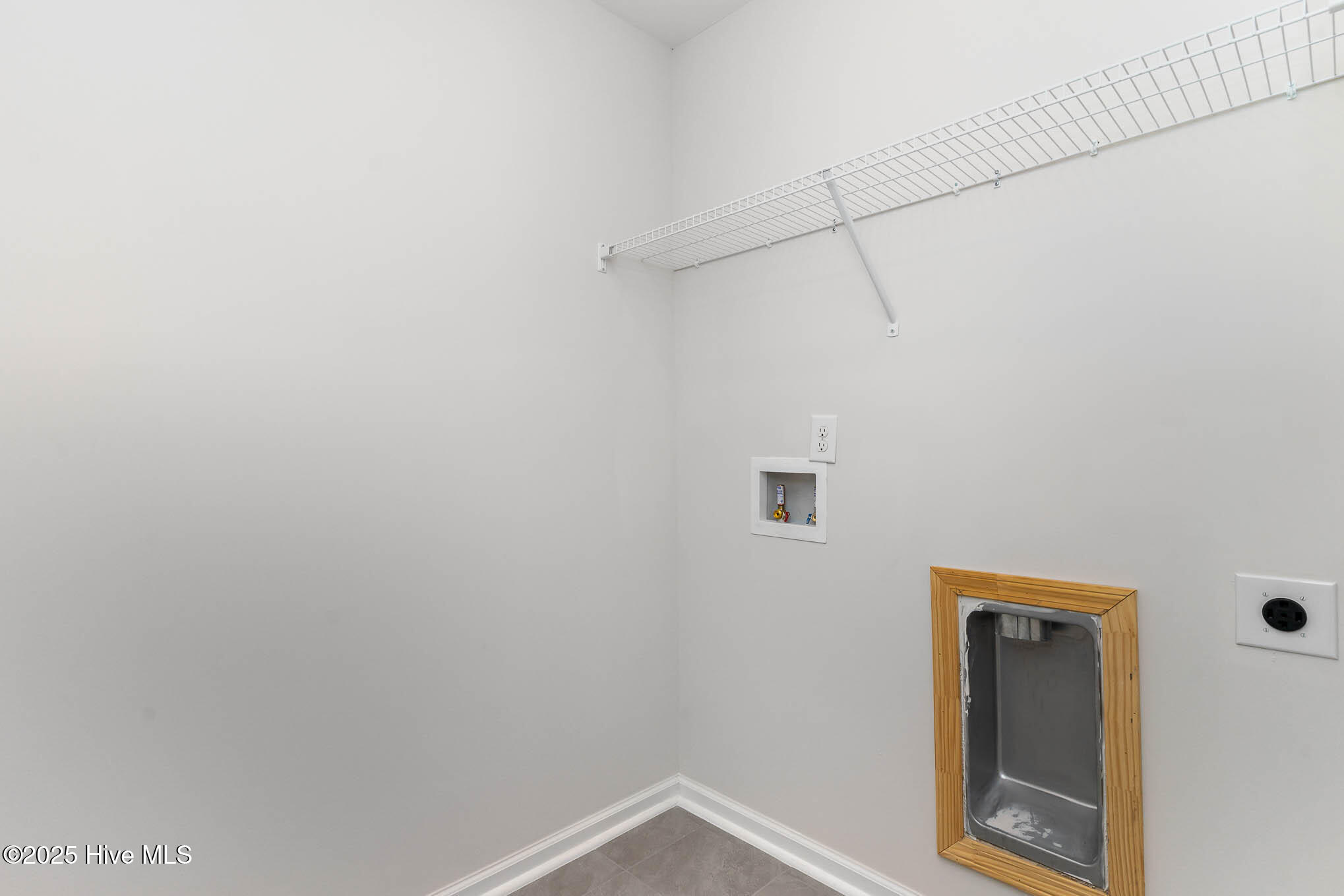 100550213 | Photo 24