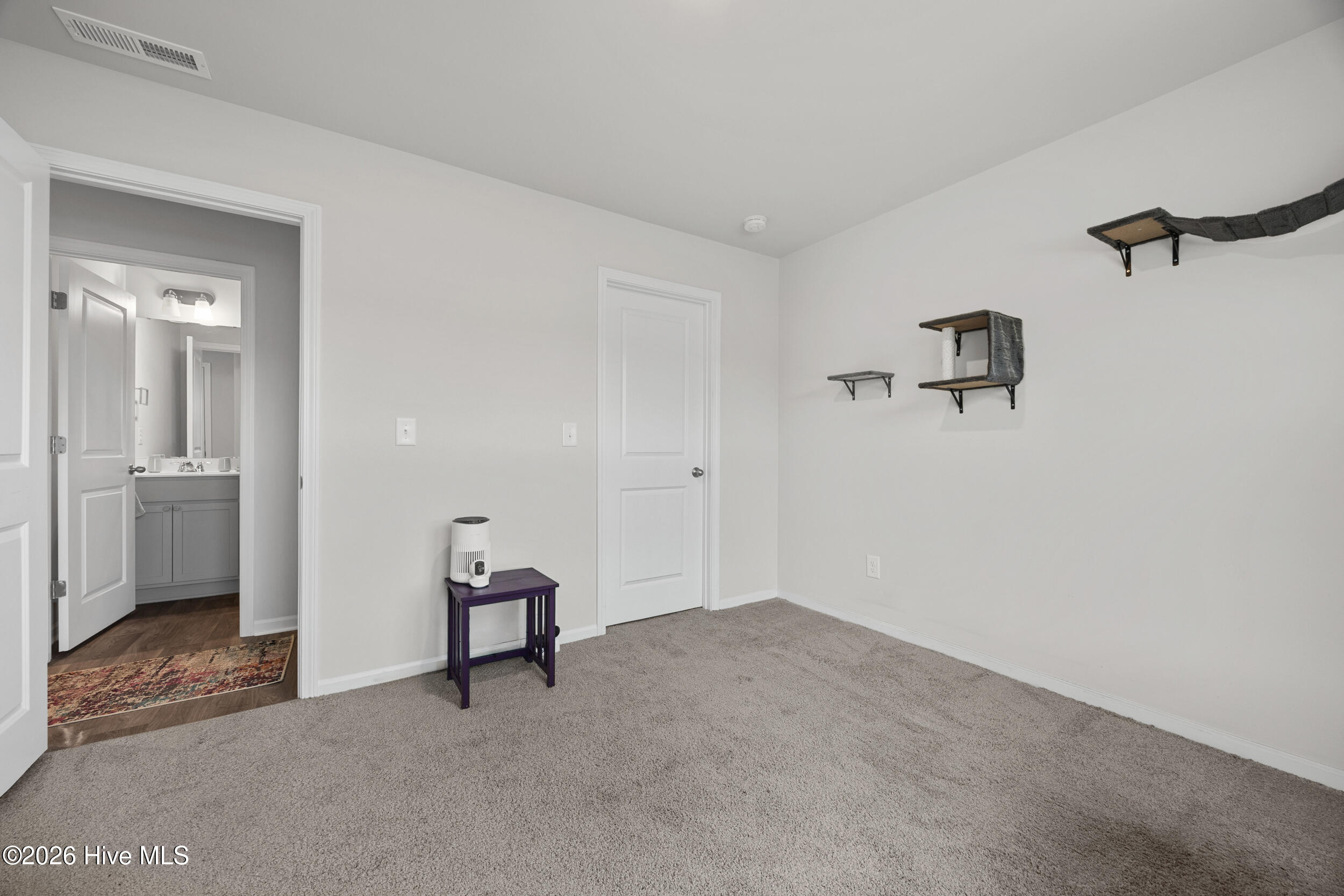 100561972 | Photo 41