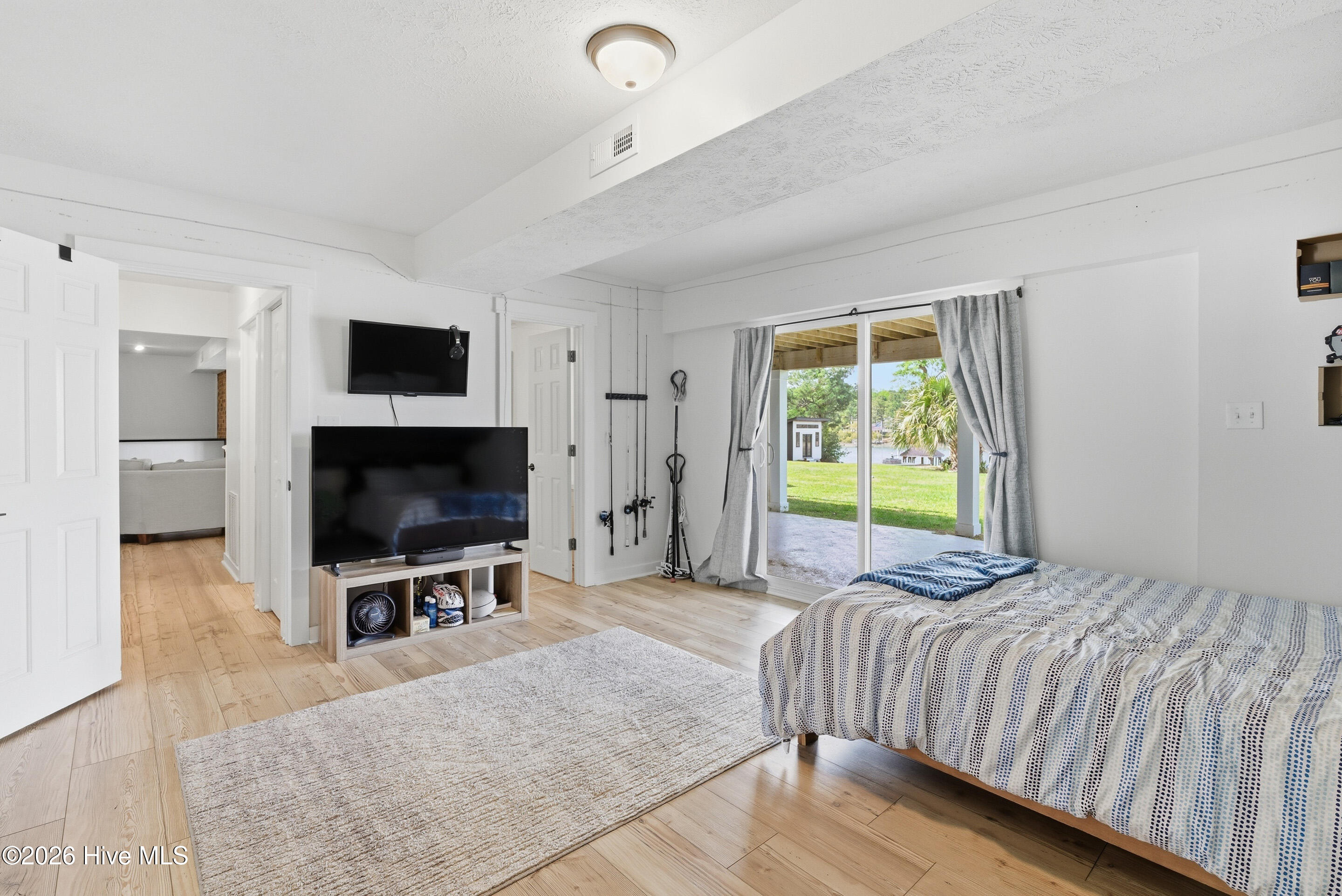 100556349 | Photo 35