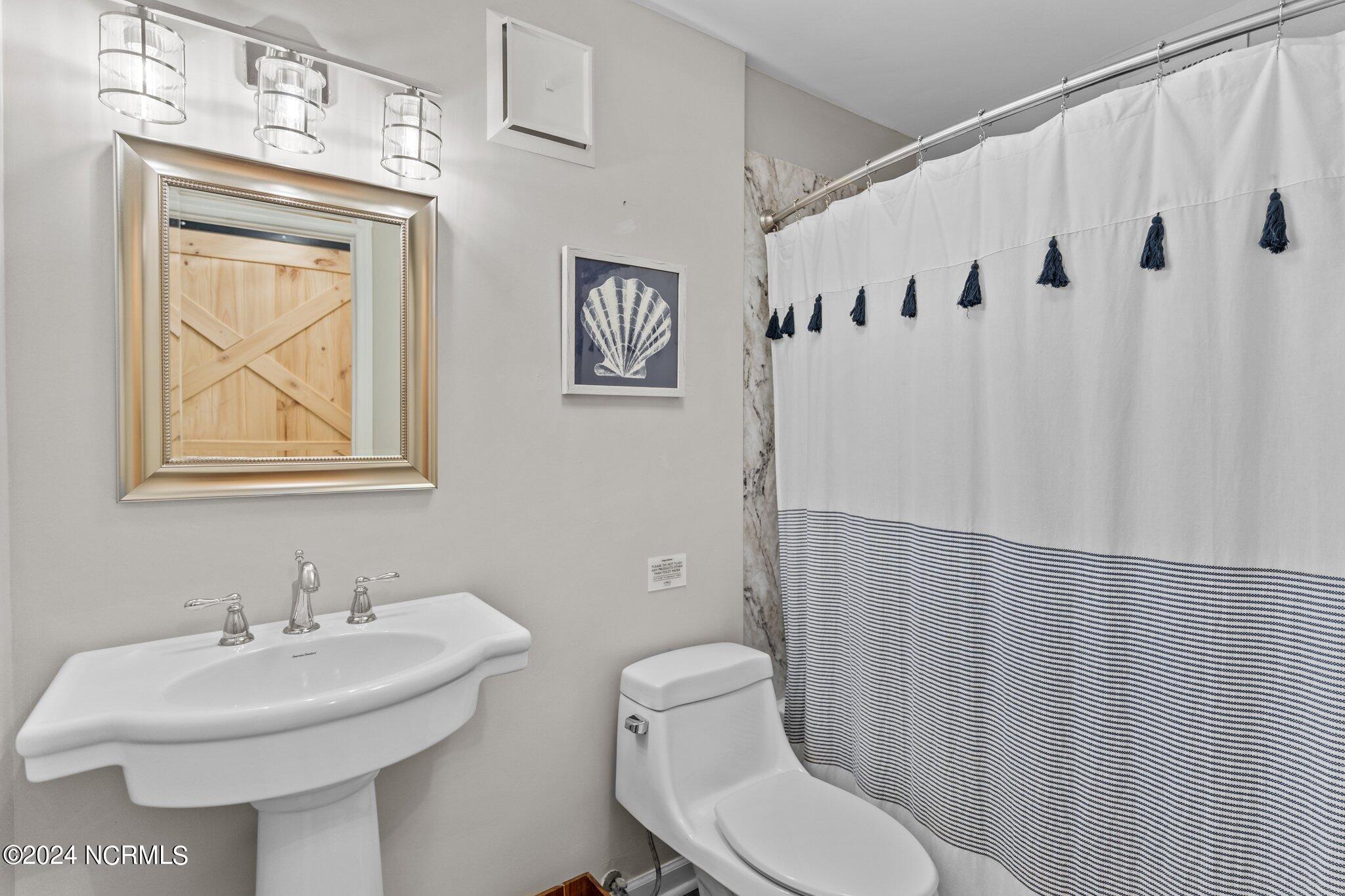 111 Florida Avenue UNIT Apt 10, Carolina Beach, NC, 28428