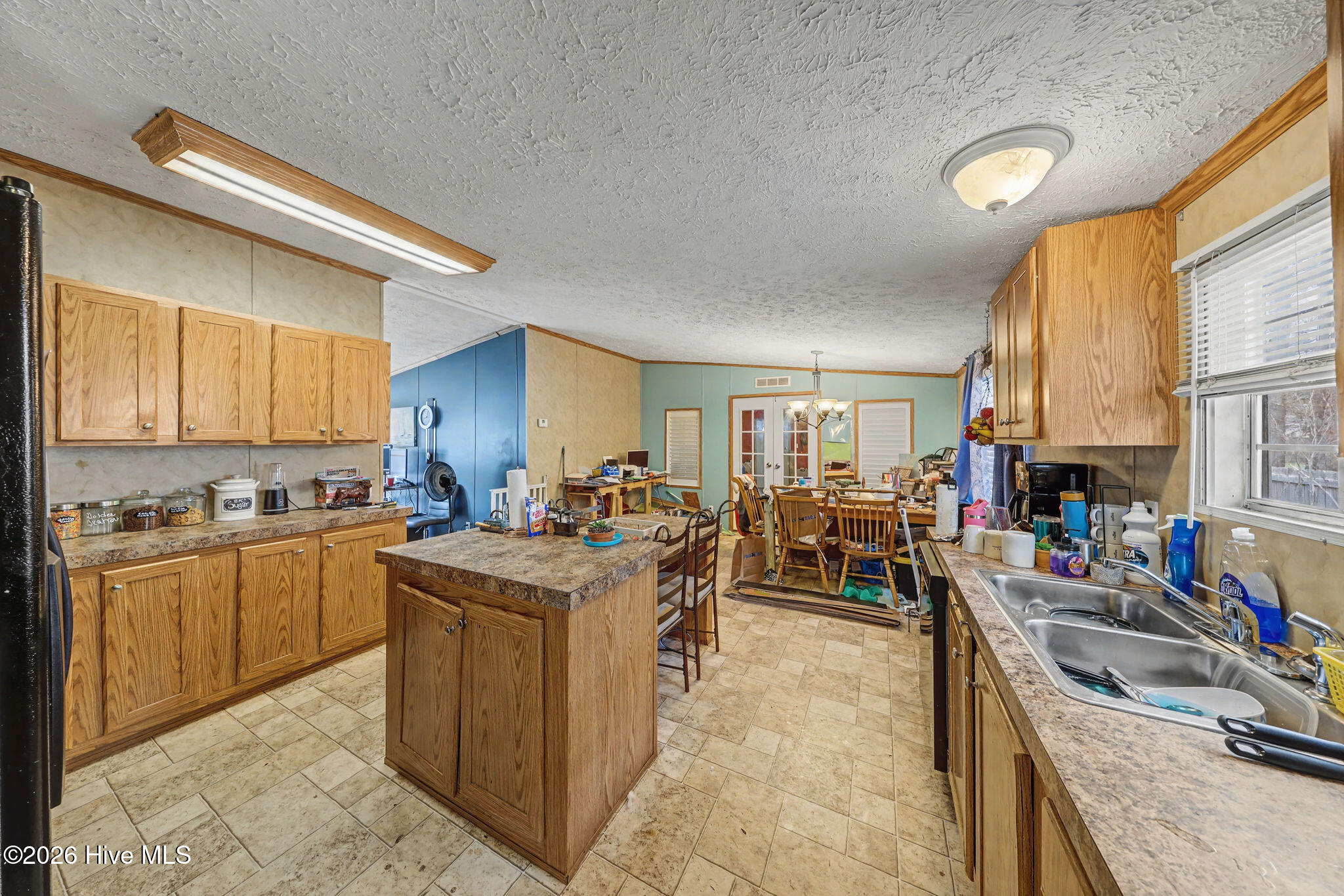 100559316 | Photo 11