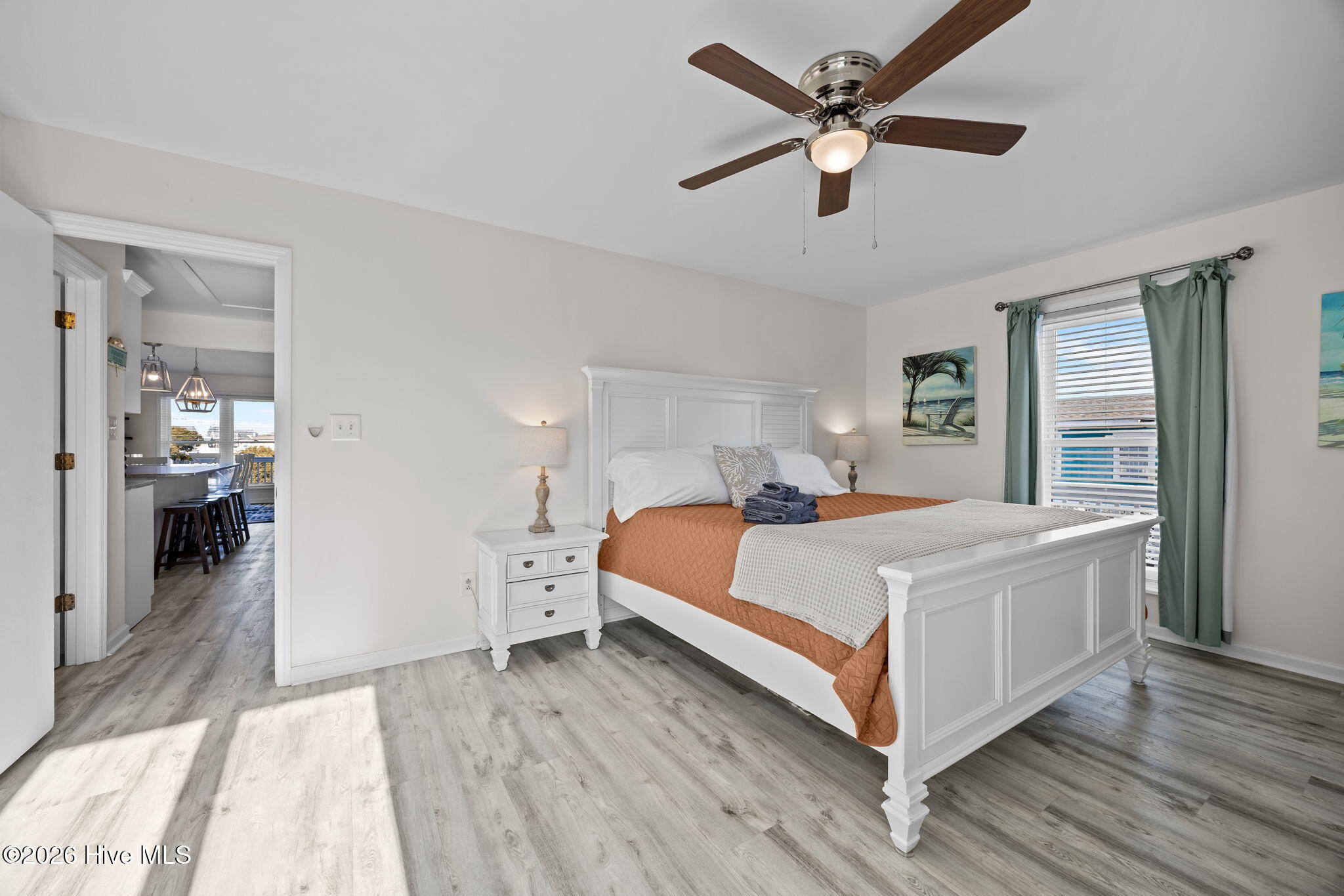 100552001 | Photo 36