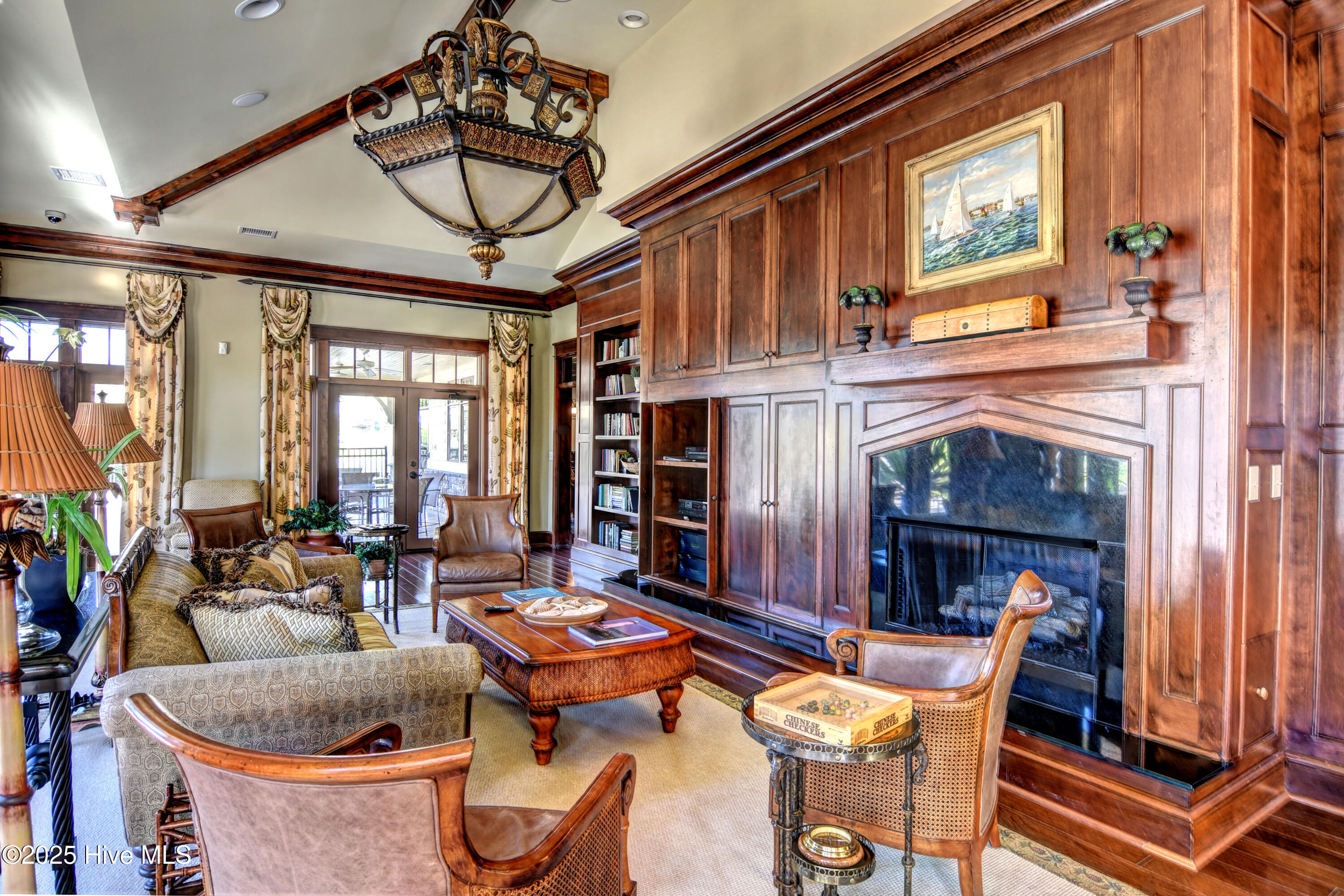 100510671 | Photo 33