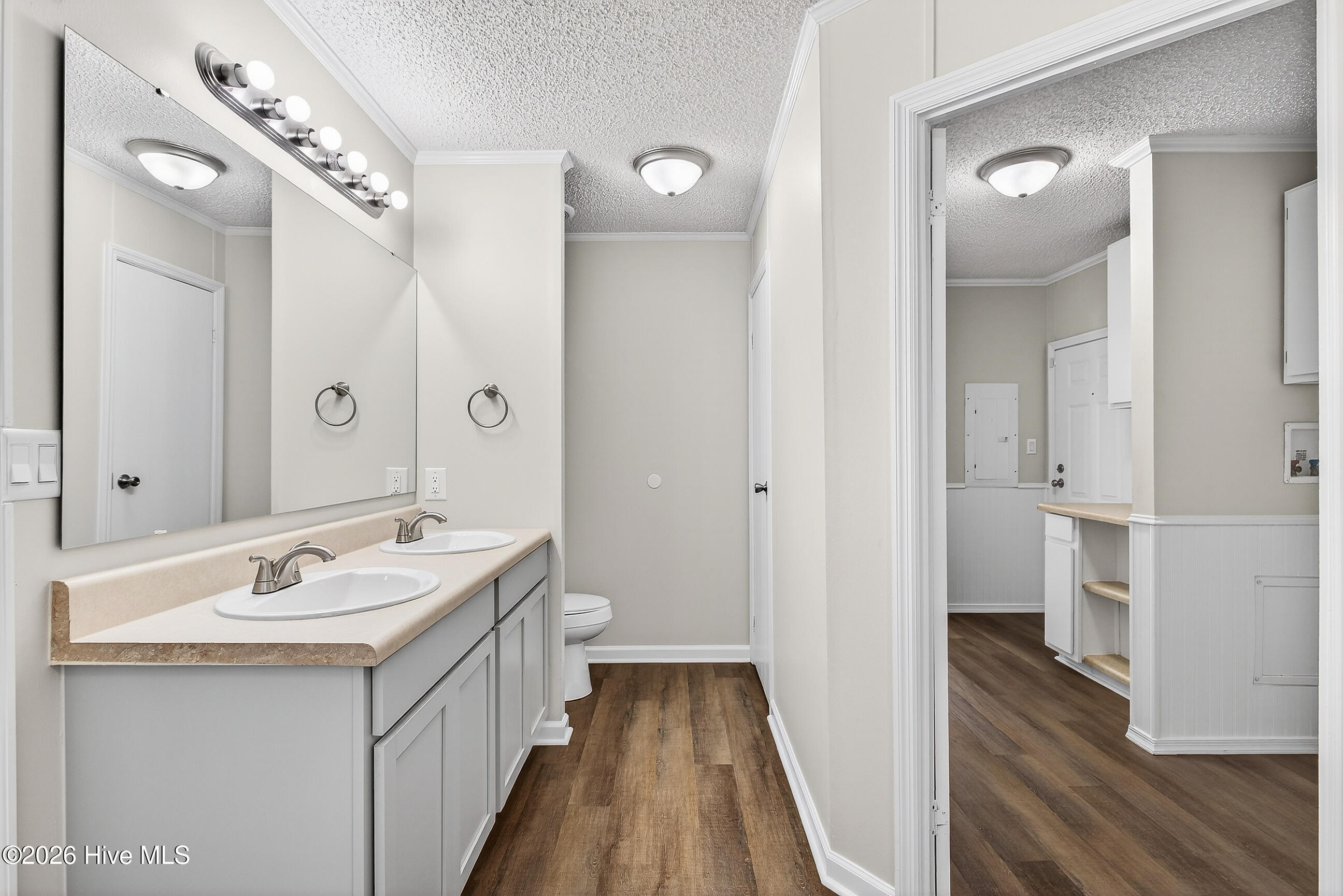 100560826 | Photo 17