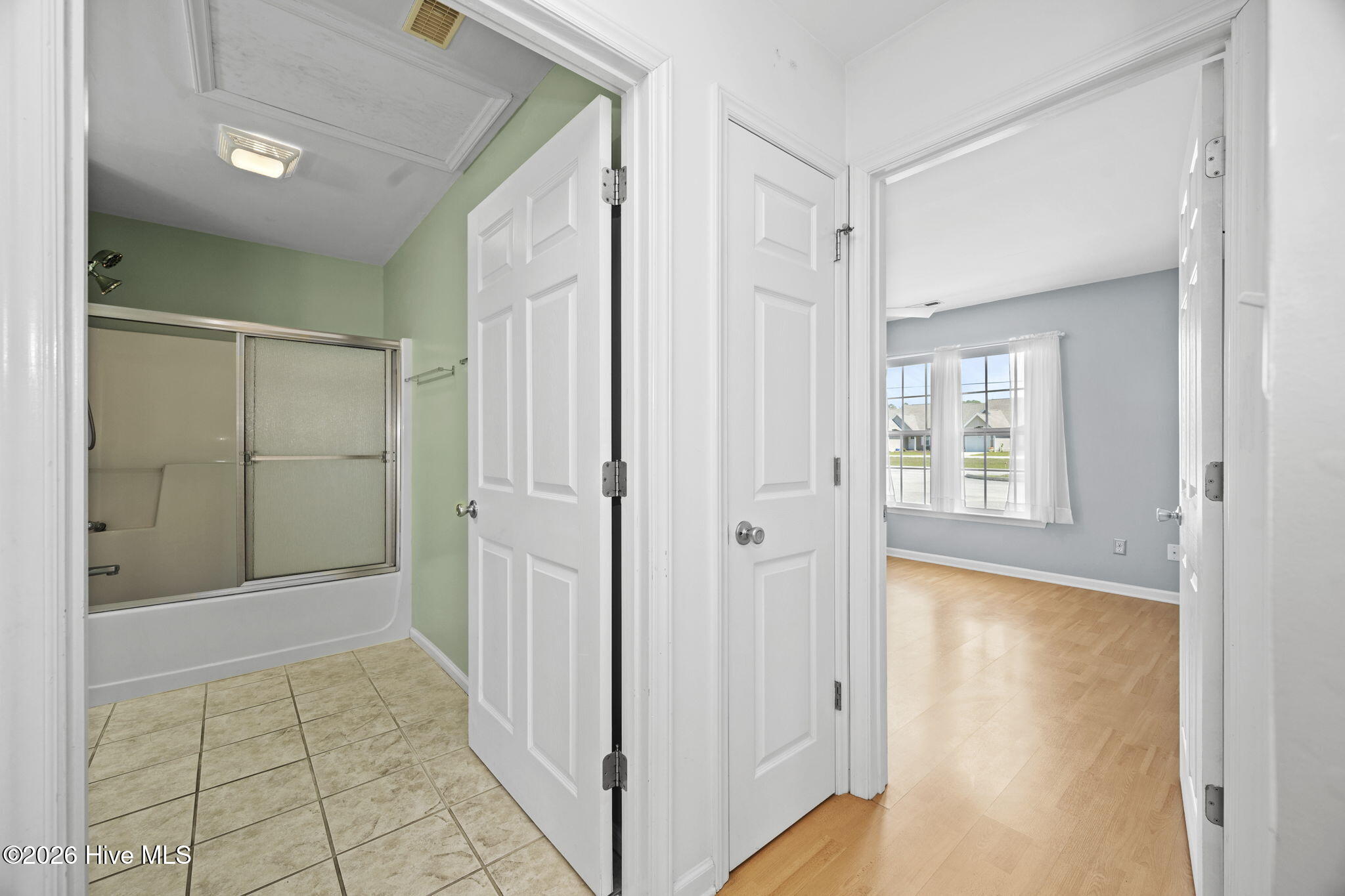 100568088 | Photo 18