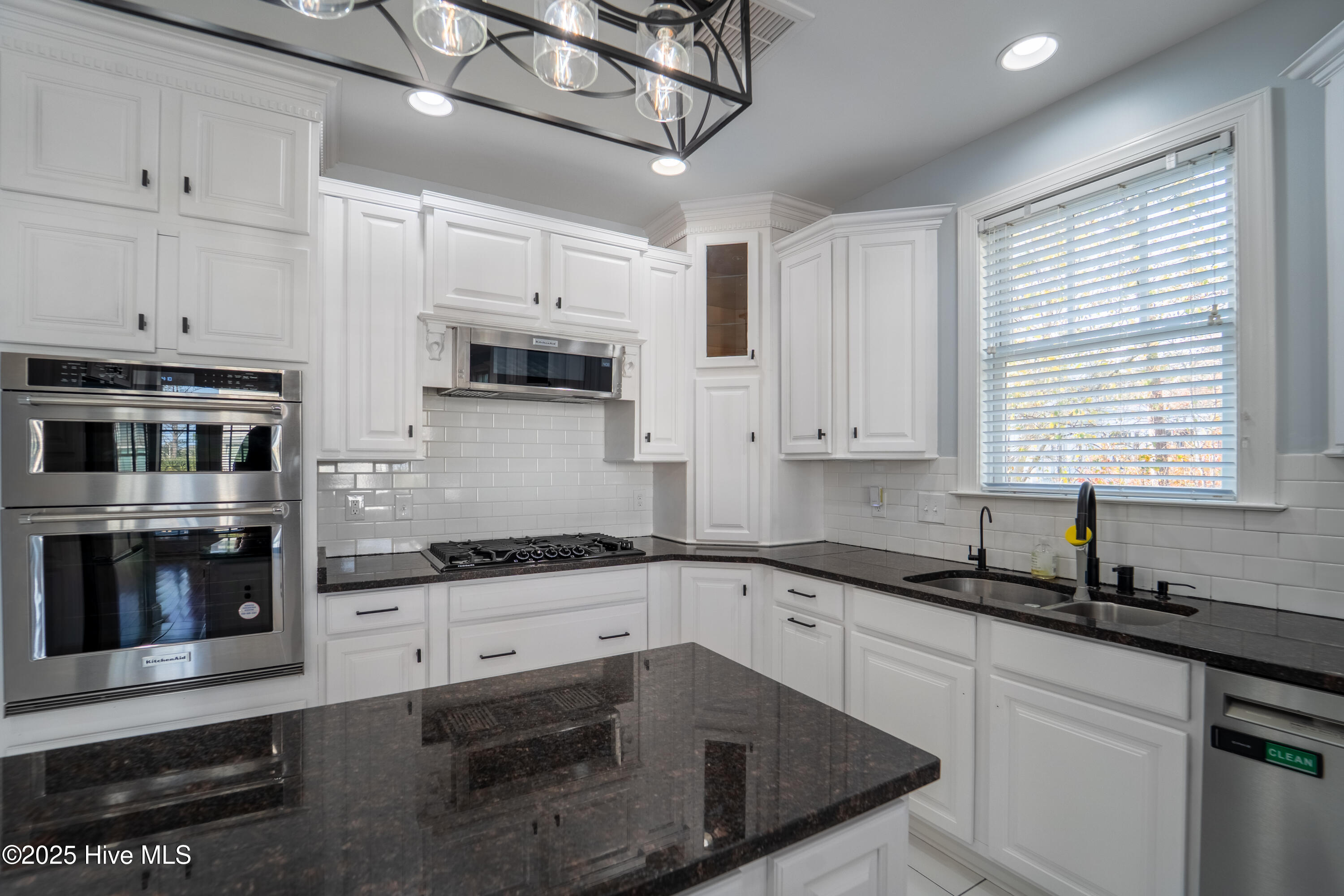 100544642 | Photo 18