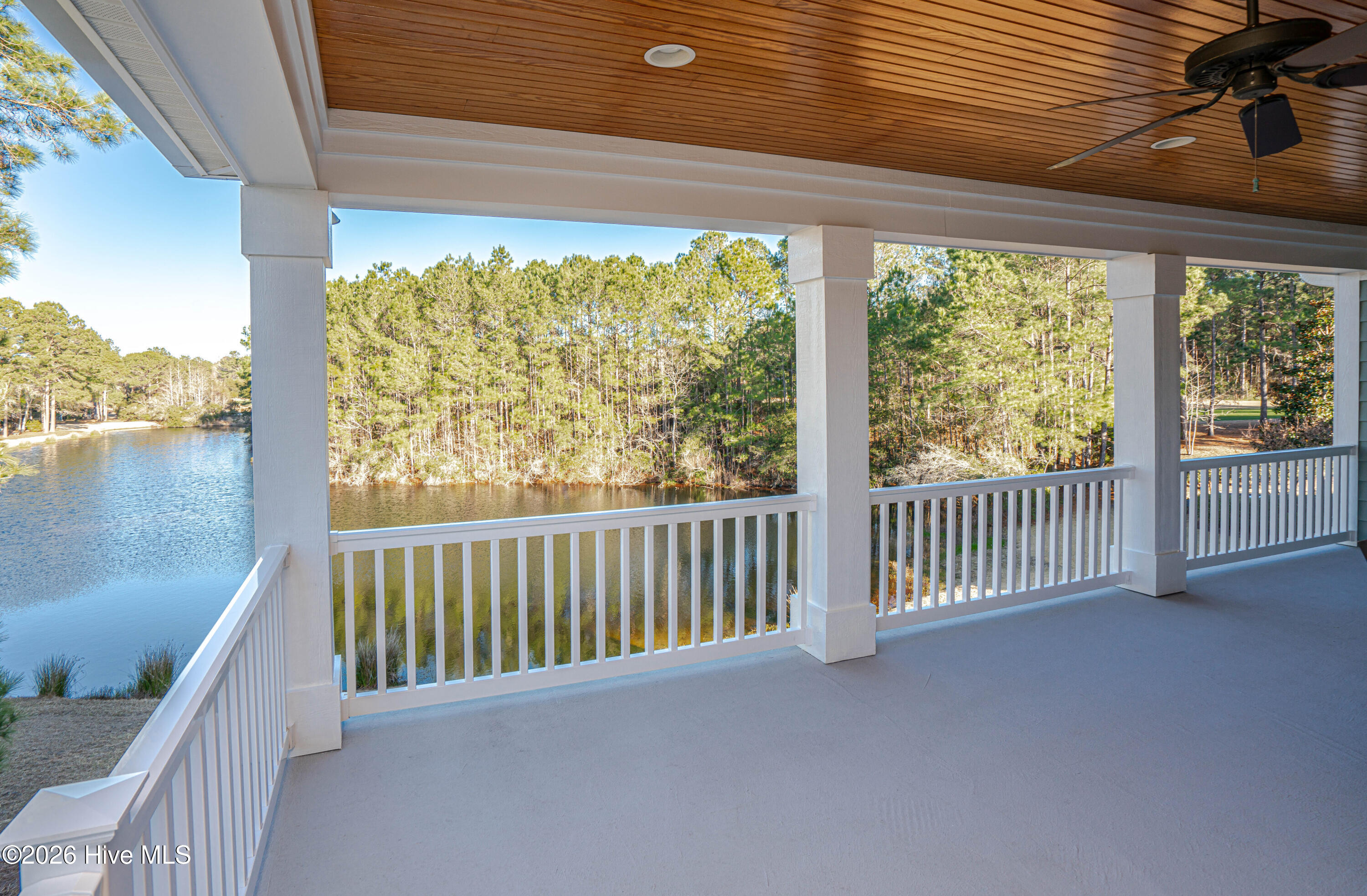 100550389 | Photo 66