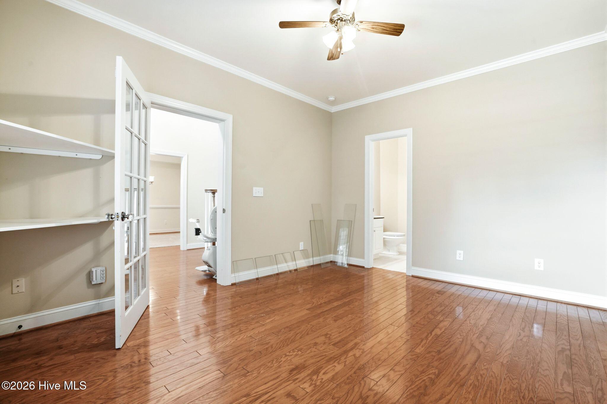 100563594 | Photo 10