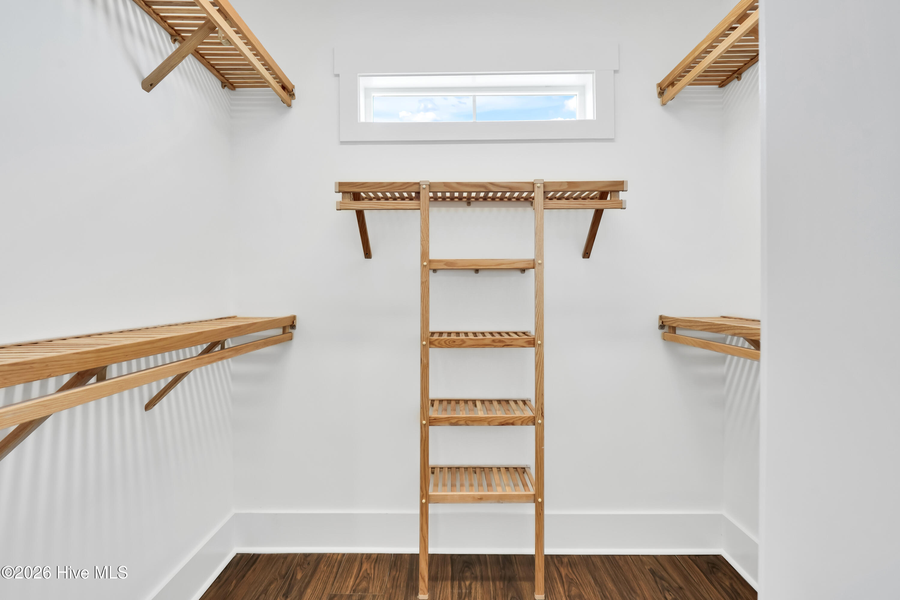 100567914 | Photo 29