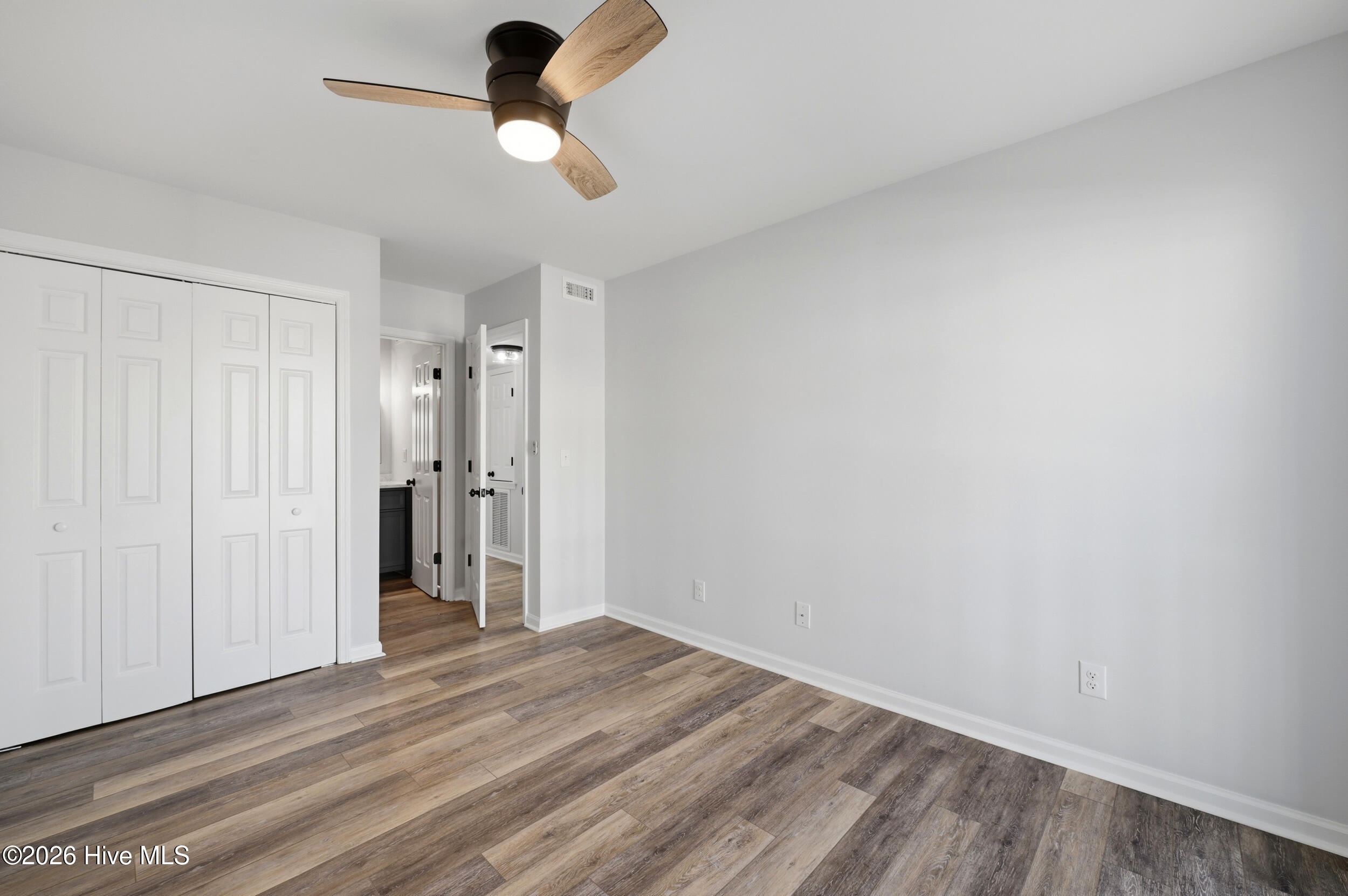 100566140 | Photo 21