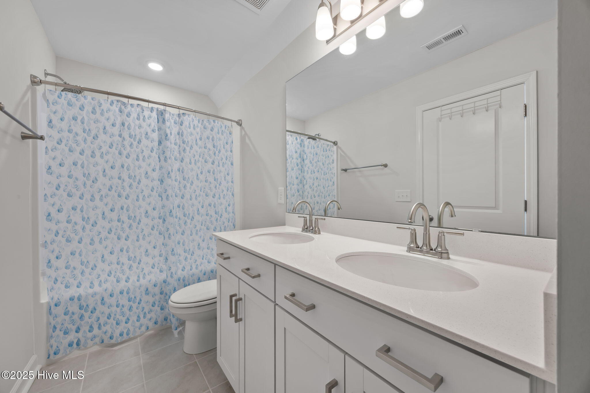 100542295 | Photo 40