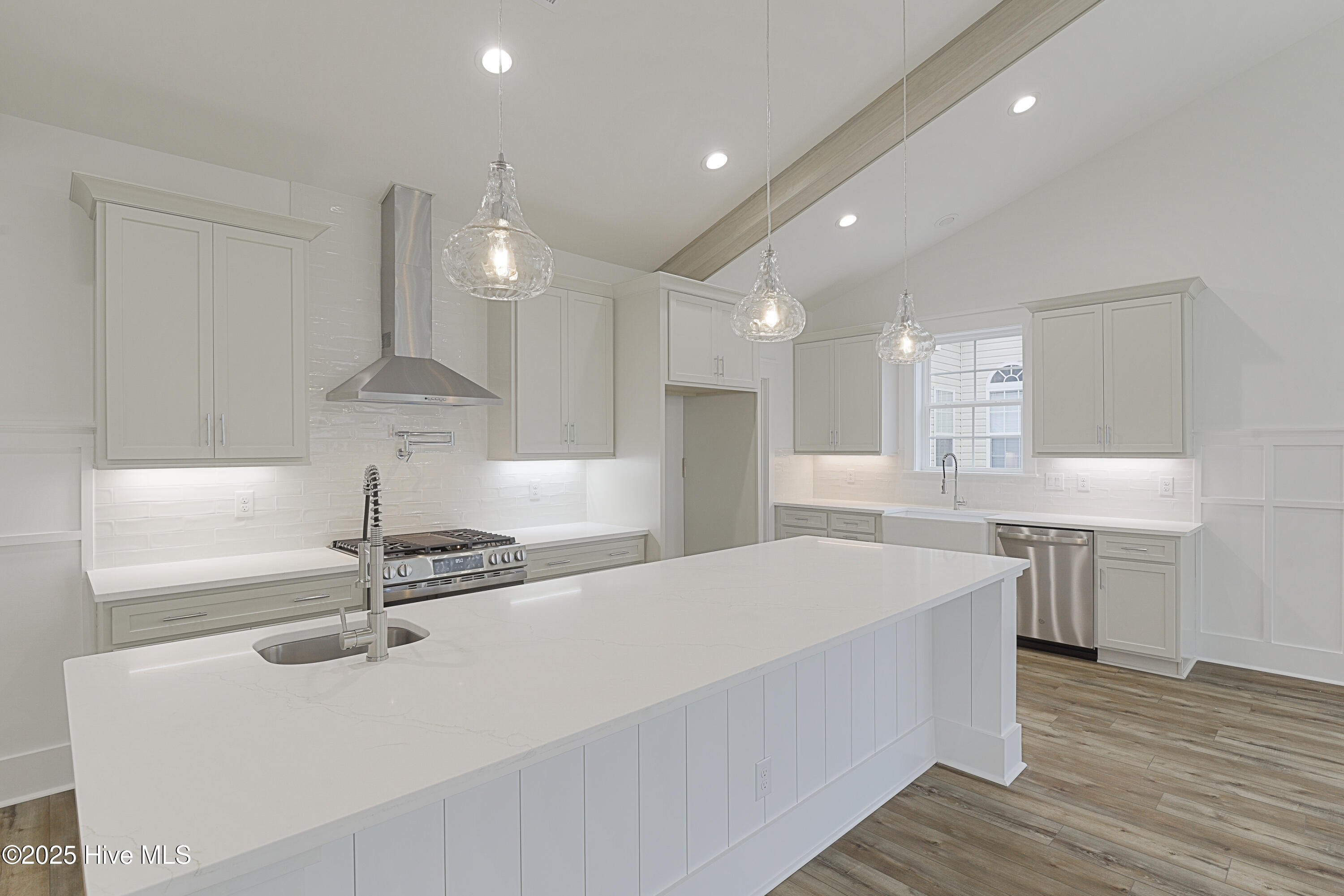 100520217 | Photo 13