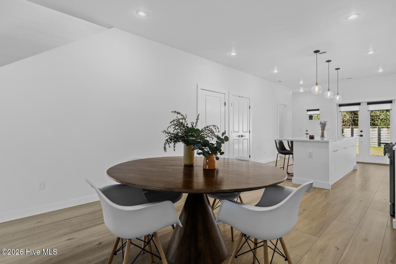 100550800 | Photo 10