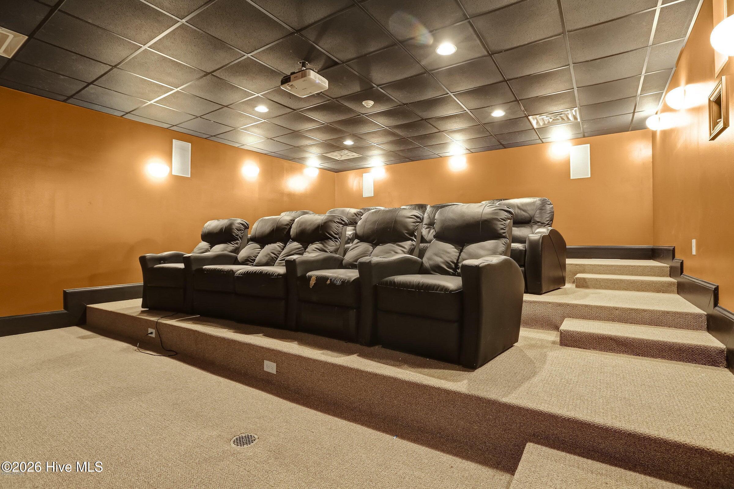 100550351 | Photo 62