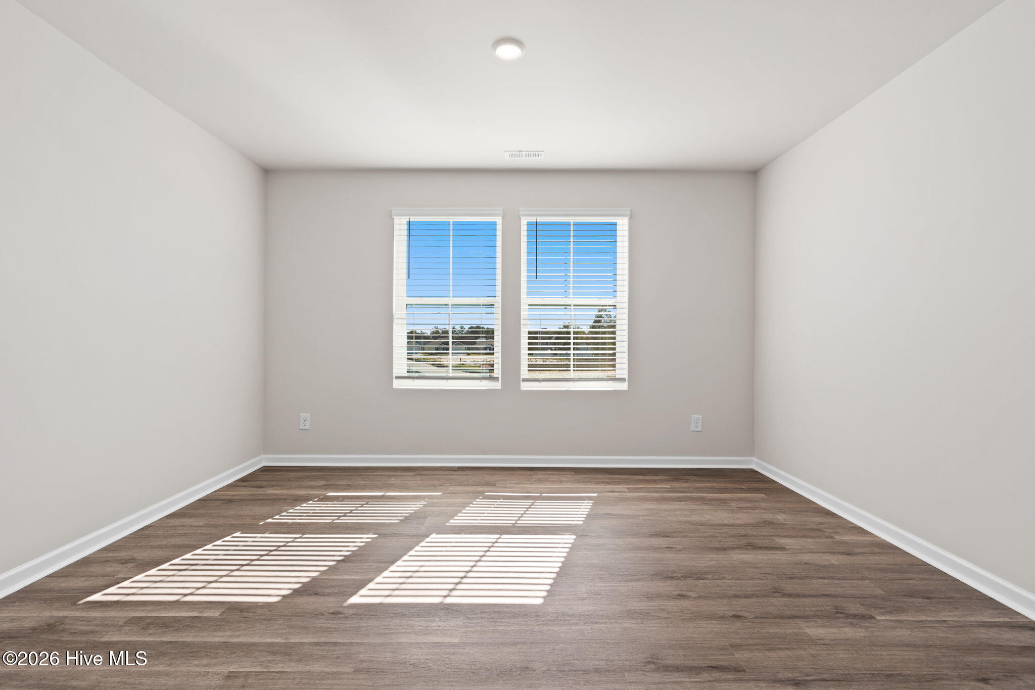 100560934 | Photo 45