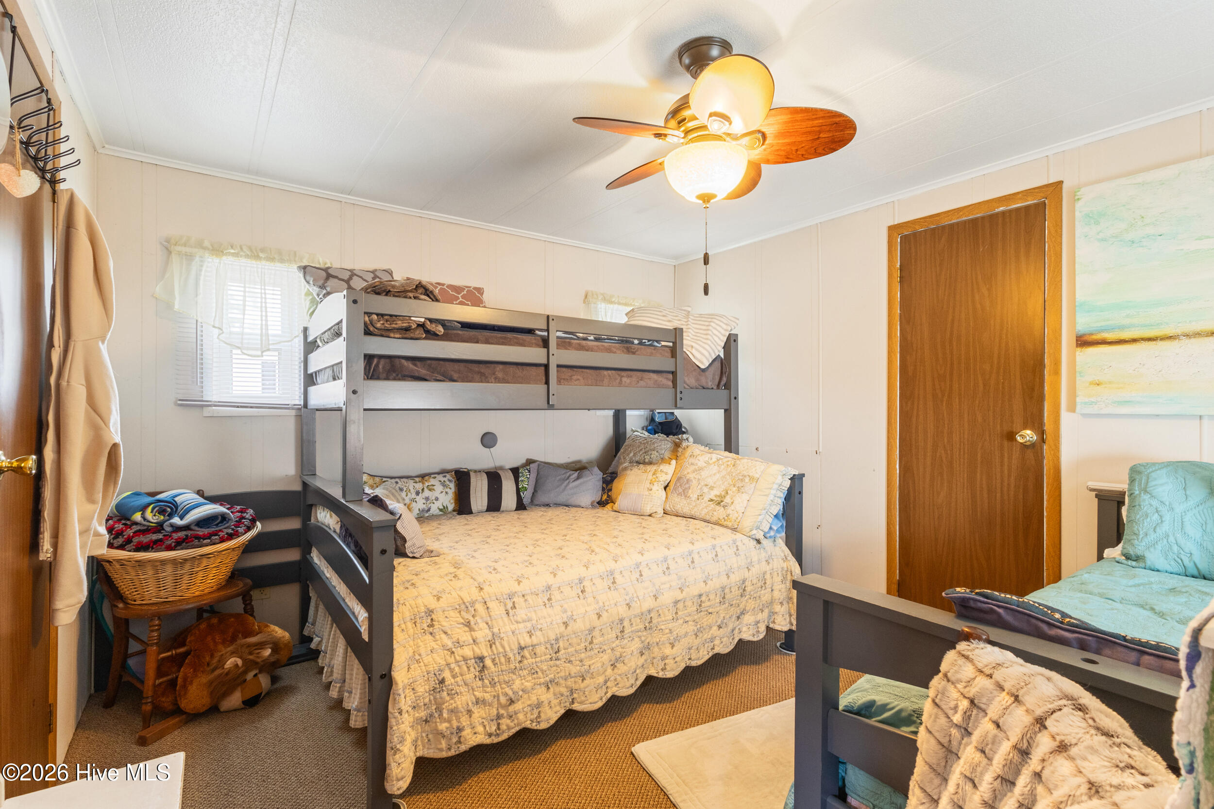 100557090 | Photo 21