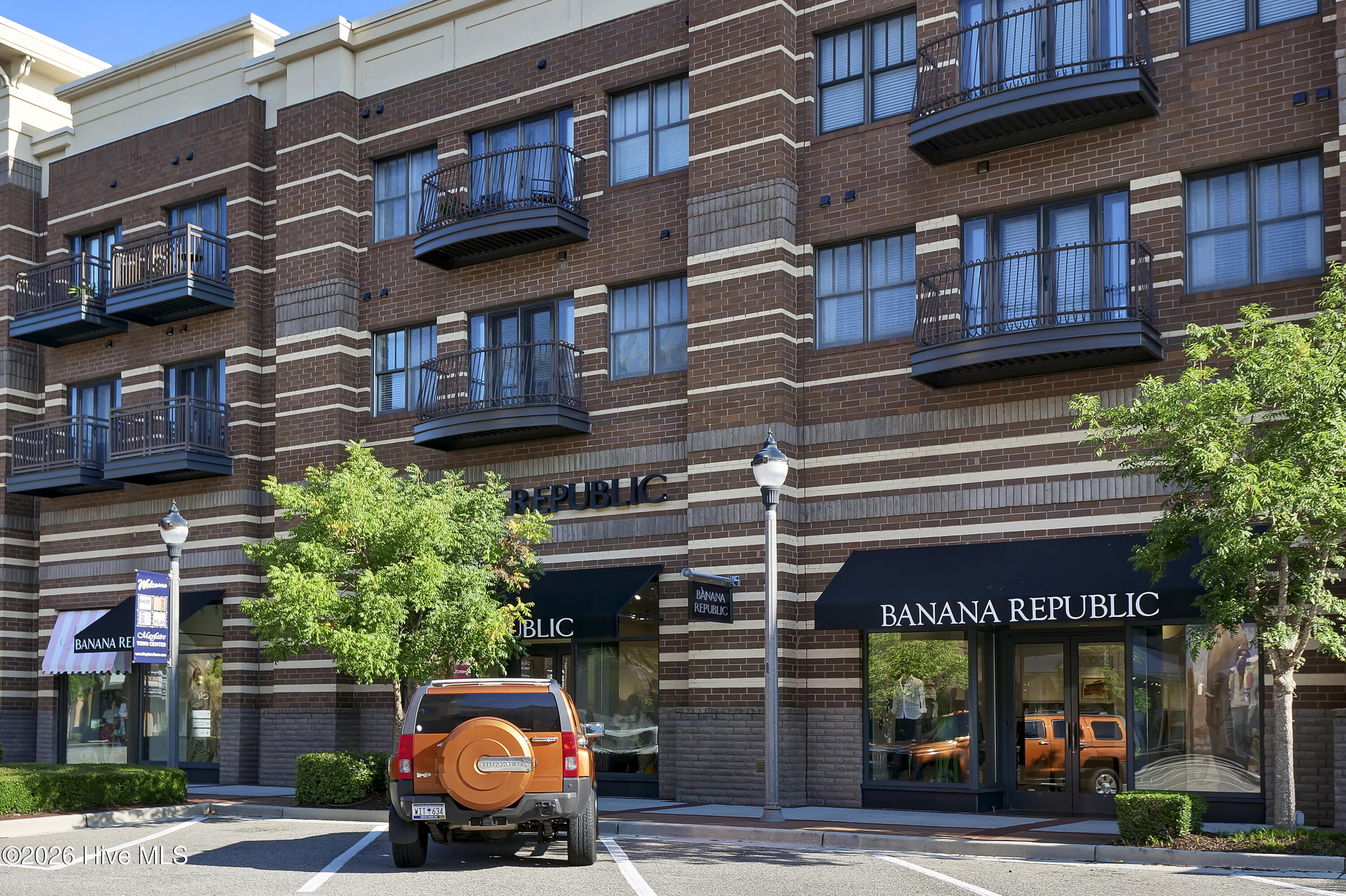 100558584 | Photo 38