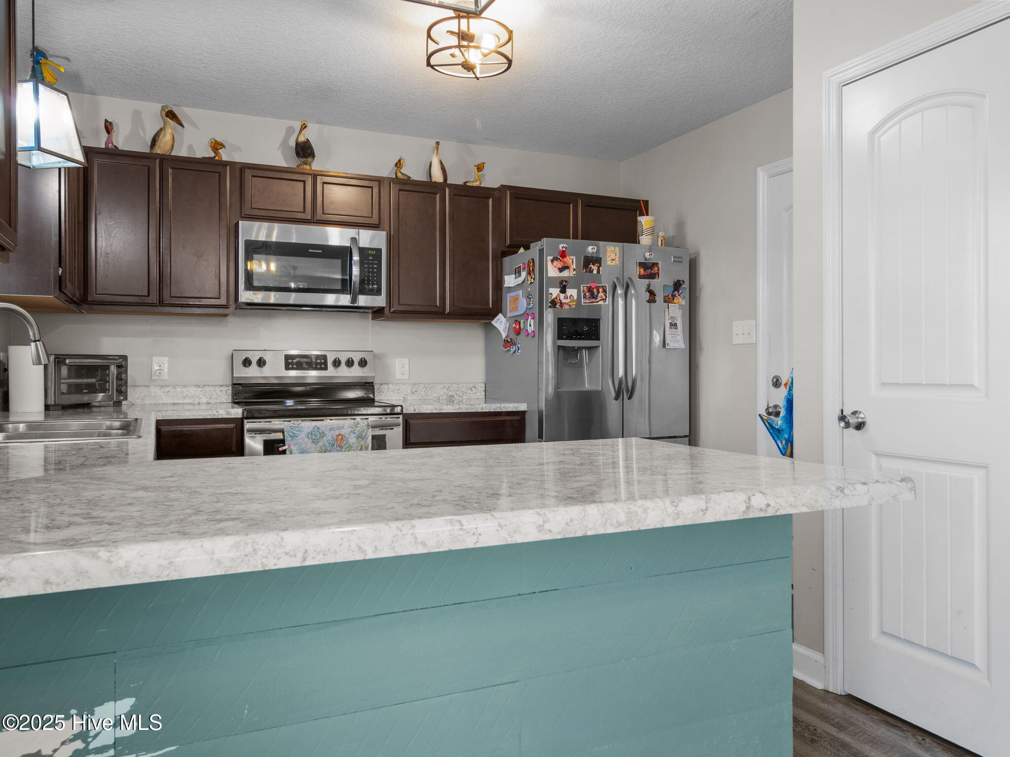 100541935 | Photo 11