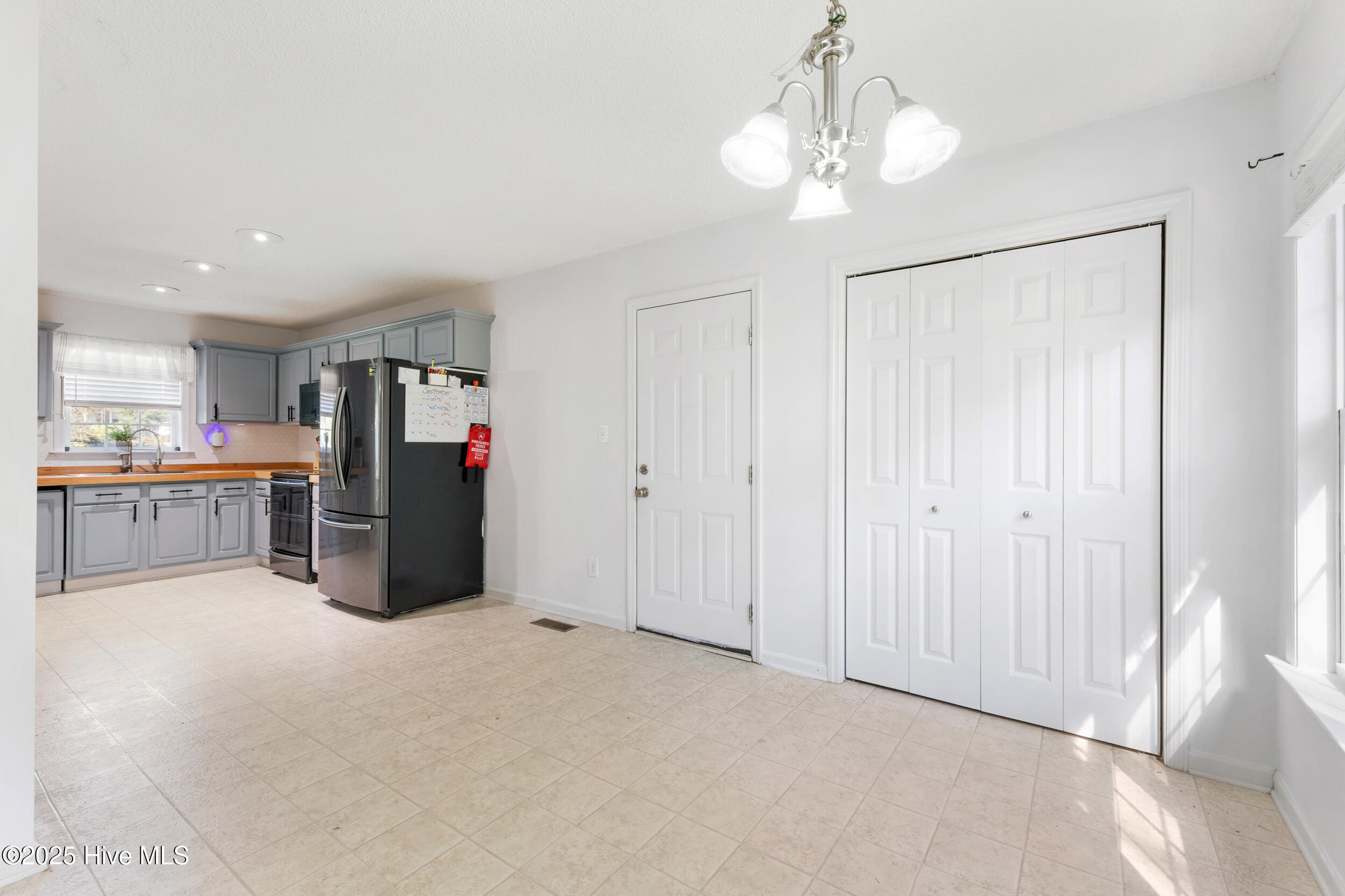 102 Lunington Mill Circle, Burgaw, NC 28425 – photo 8: Kitchen