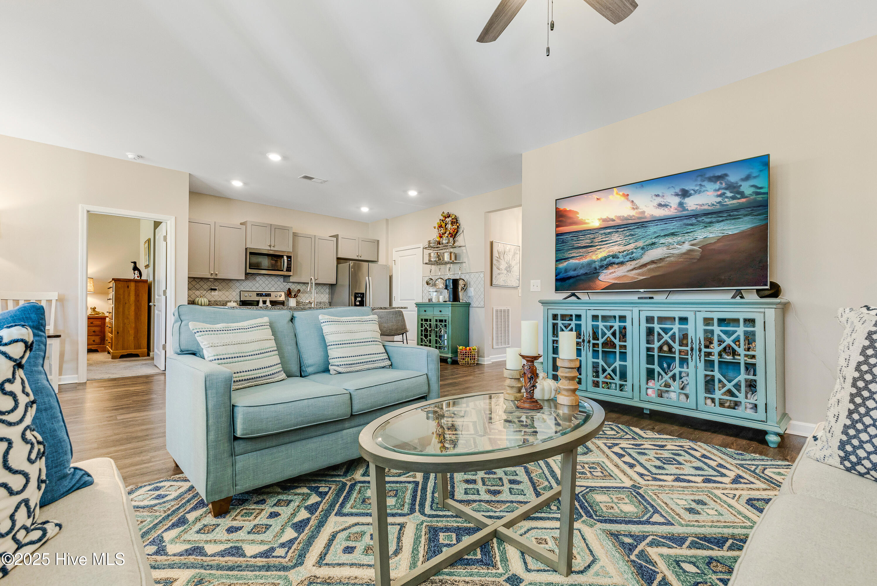 100537836 | Photo 23