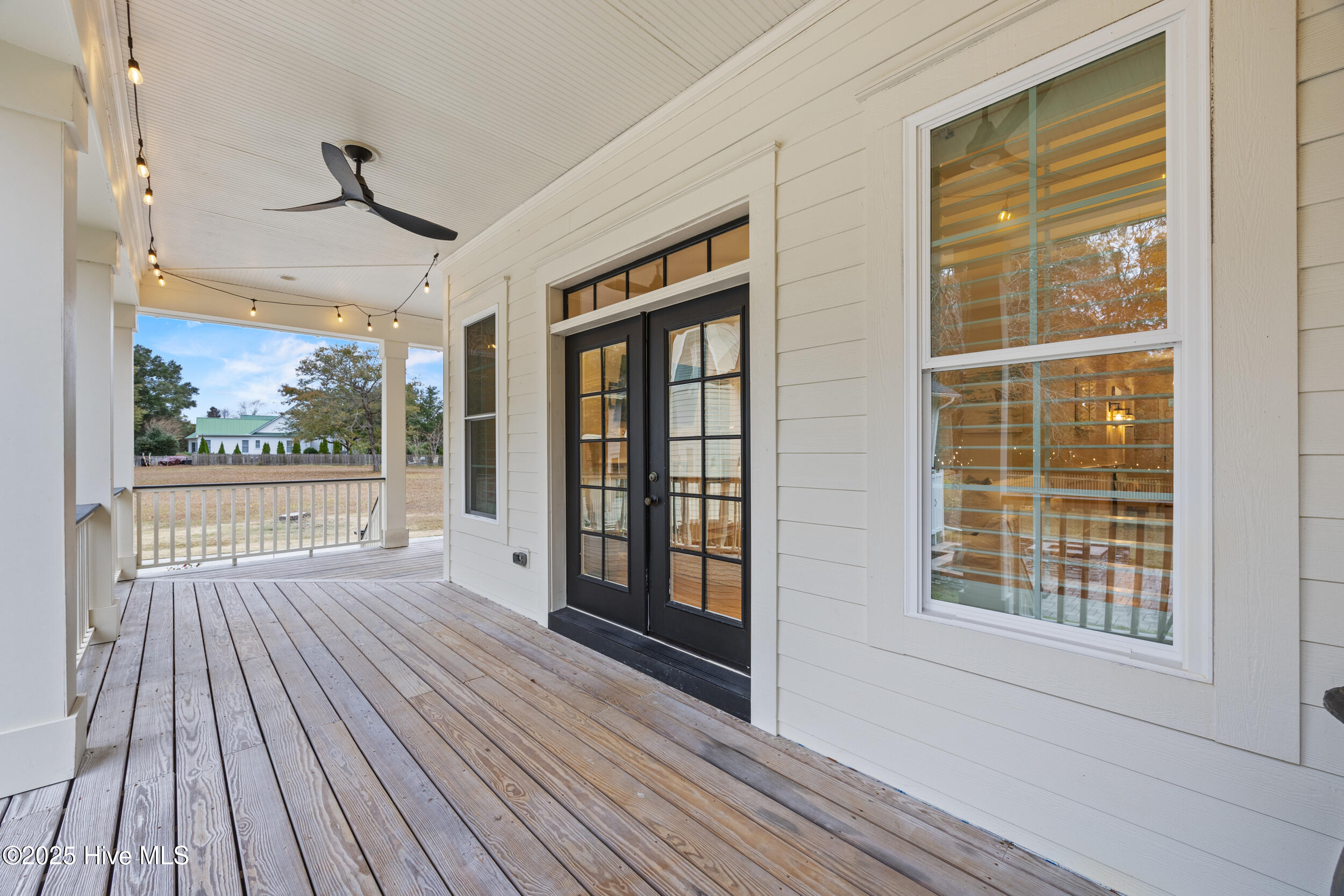 100570509 | Photo 72