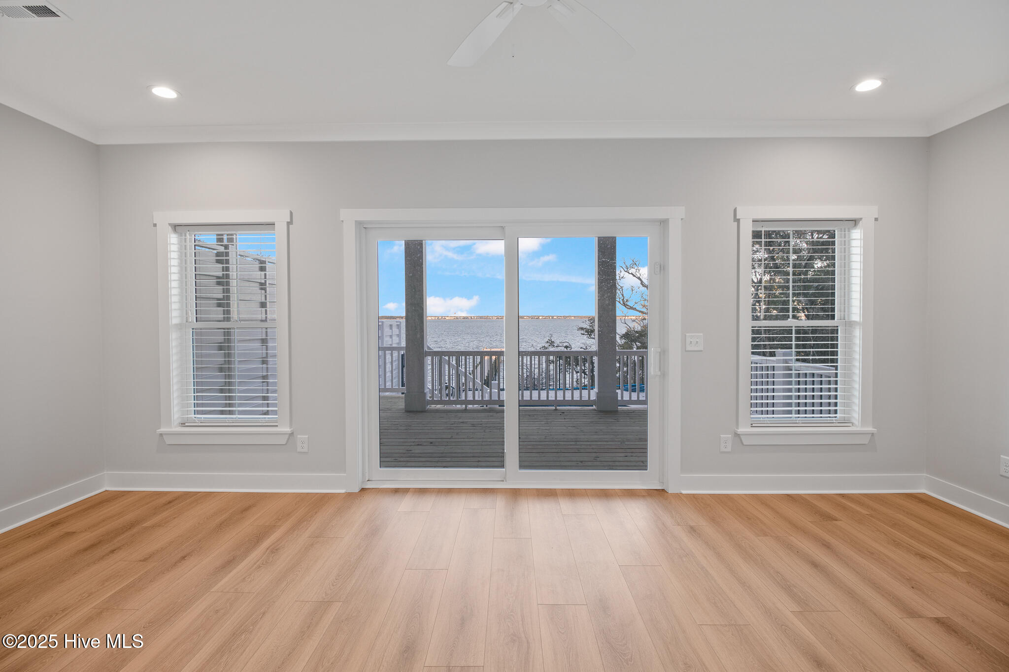 100545978 | Photo 24