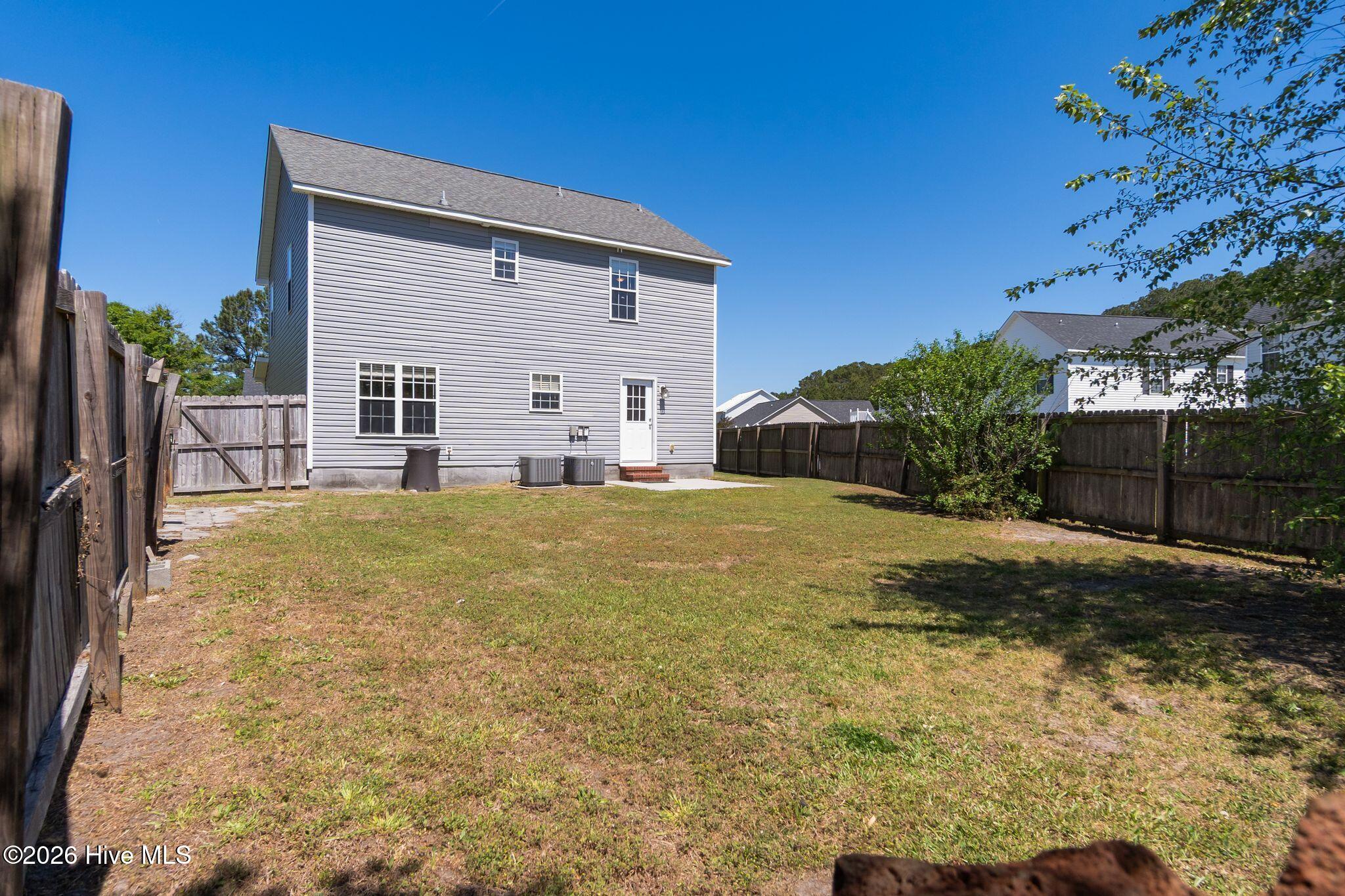 100569961 | Photo 41